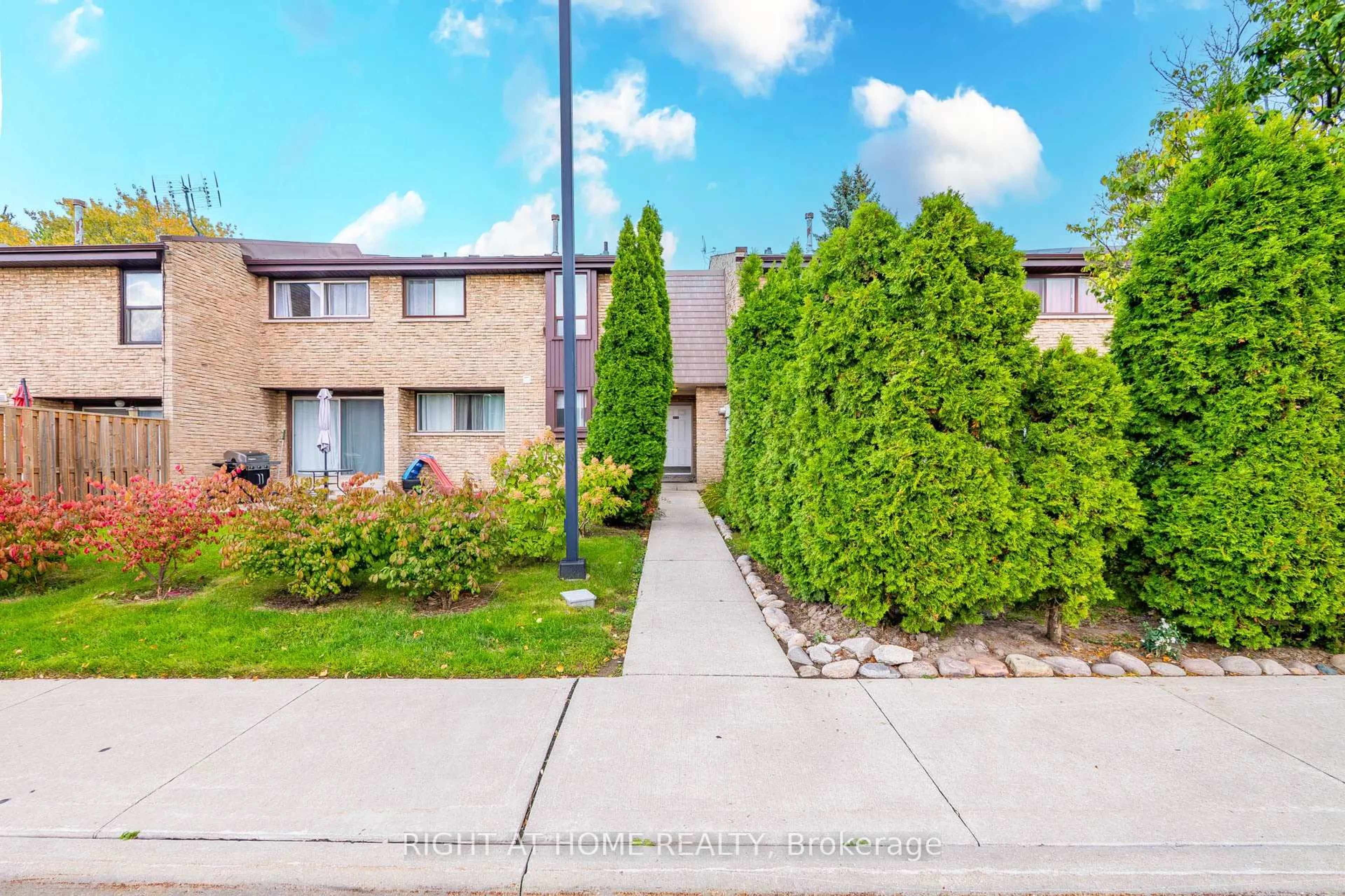 Unknown for 2605 Woodchester Dr, Mississauga Ontario L5K 2E3