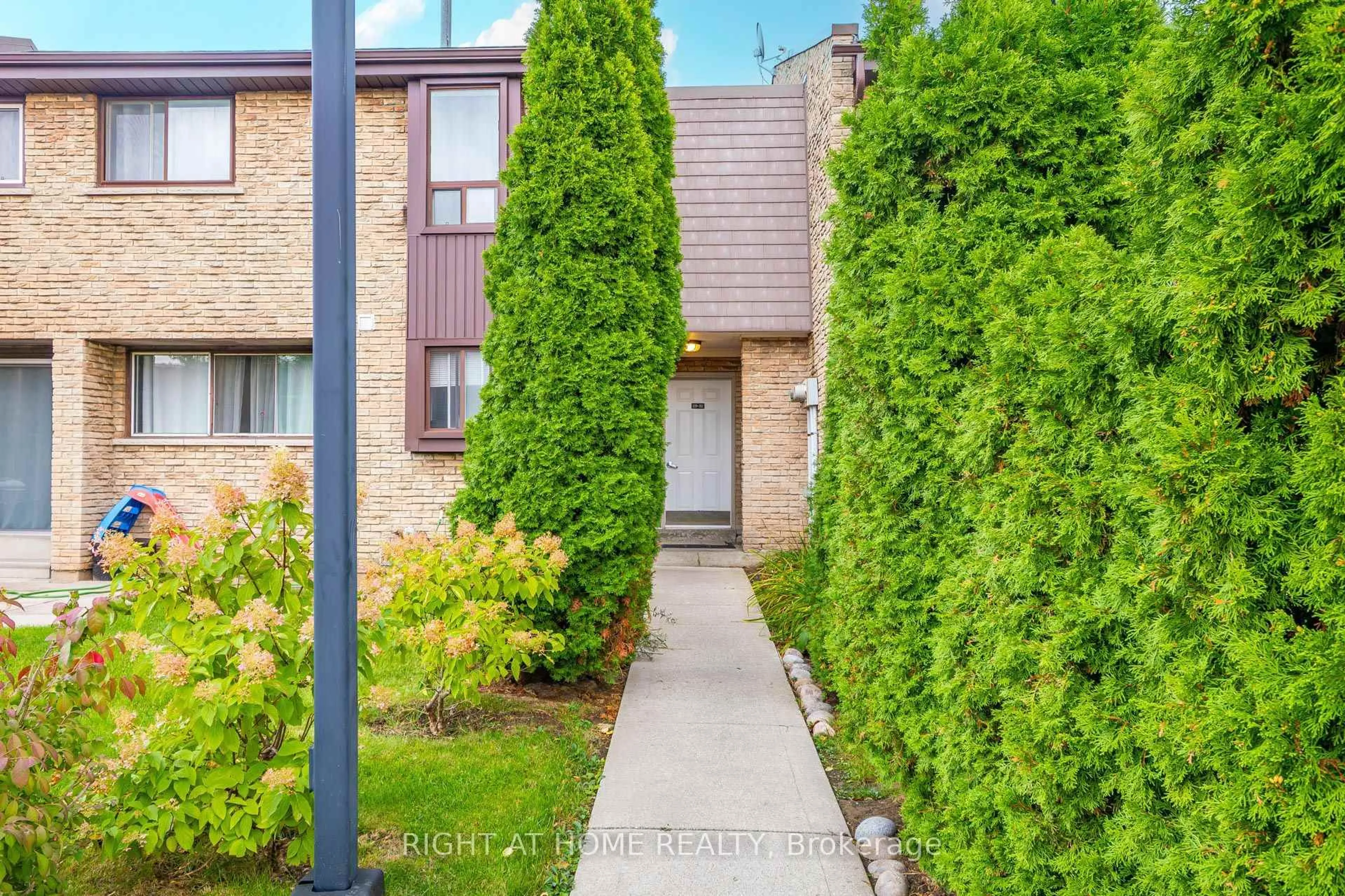 Unknown for 2605 Woodchester Dr, Mississauga Ontario L5K 2E3