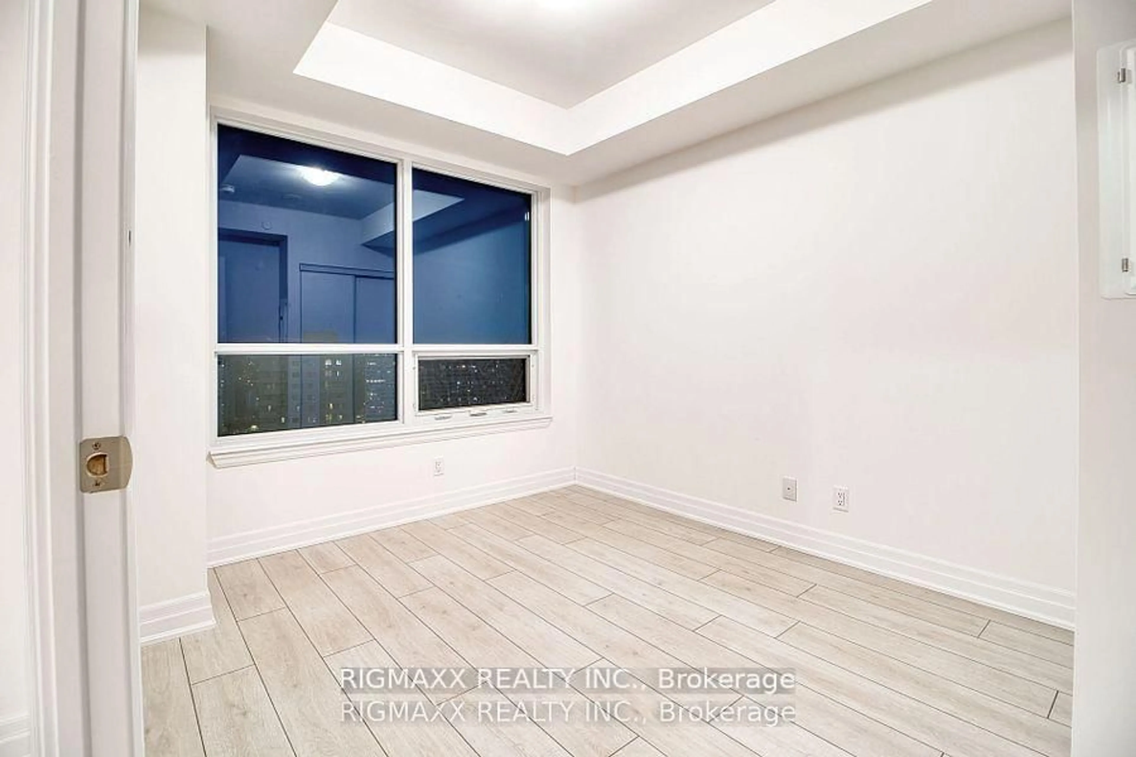 A pic of a room for 30 Elm Dr #1811, Mississauga Ontario L5A 4C3