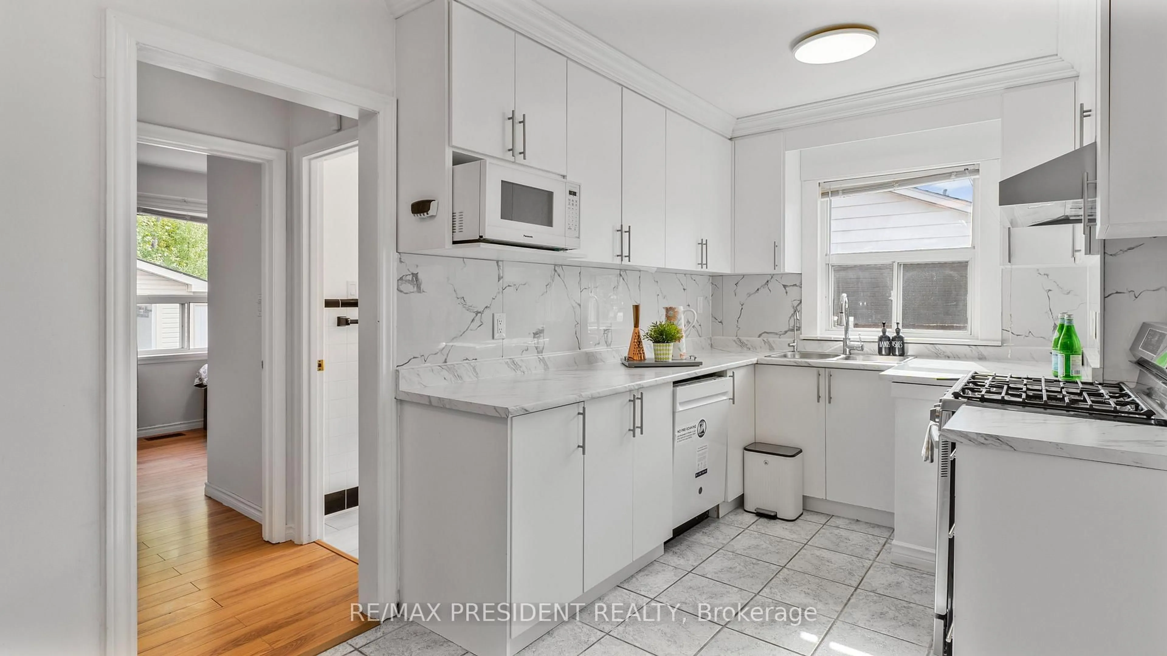 Standard kitchen, ceramic/tile floor for 163 Prince Charles Dr, Halton Hills Ontario L7G 3W1