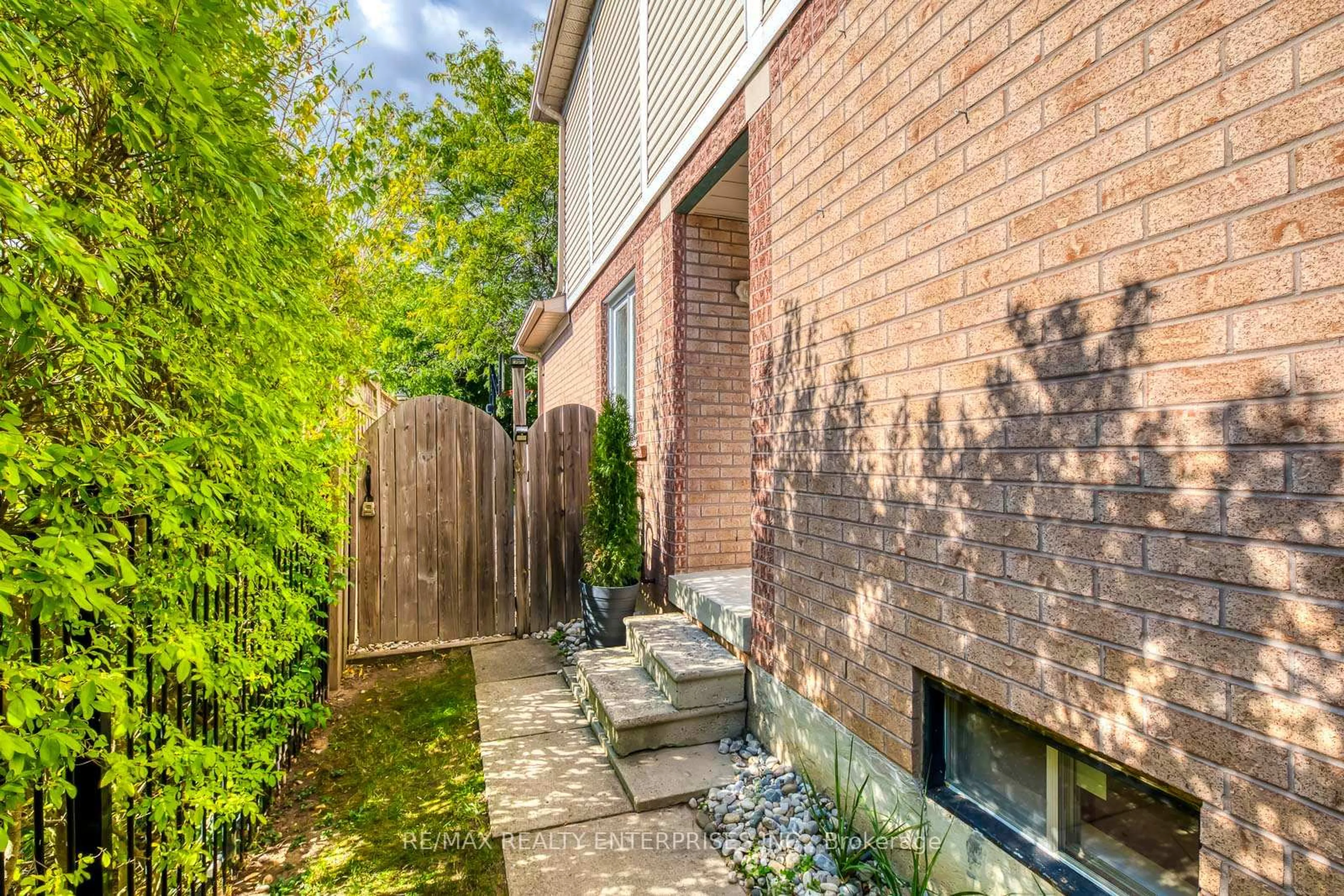 Patio, street for 1157 Beechnut Rd, Oakville Ontario L6J 7P2