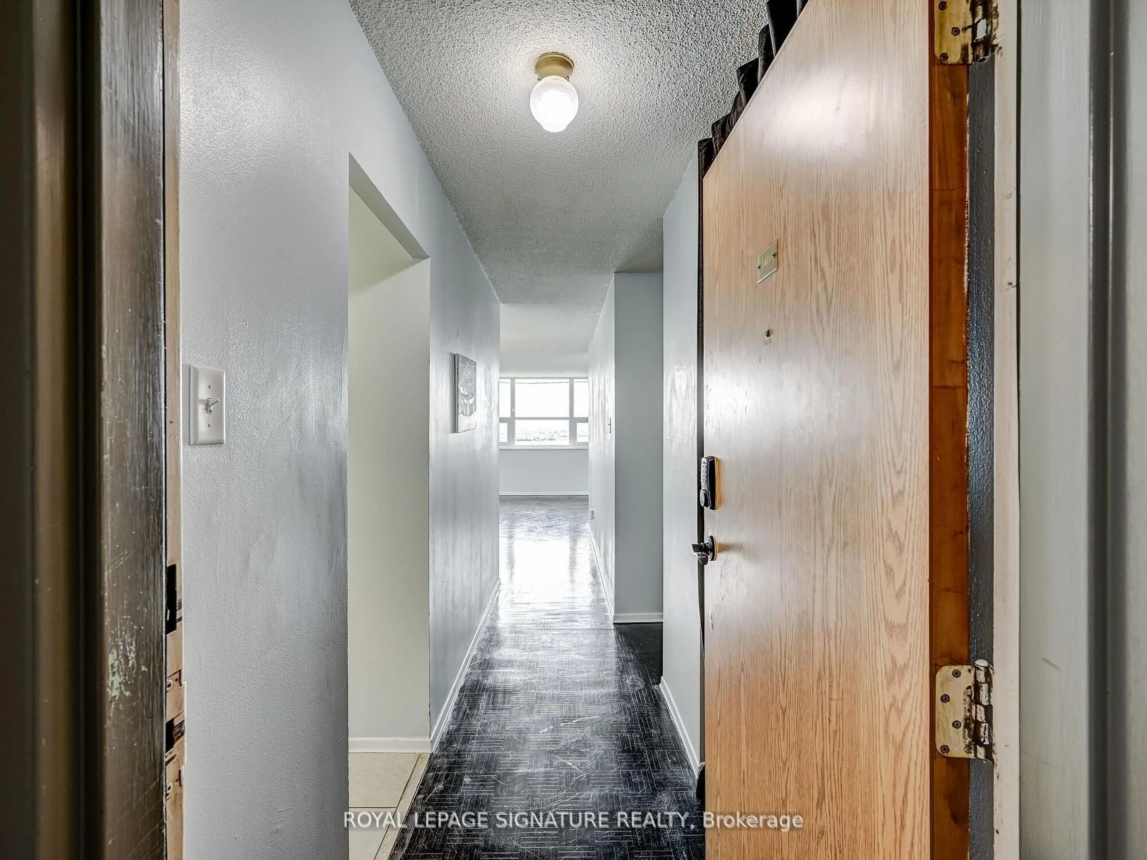 Indoor entryway for 4 Lisa St #1411, Brampton Ontario L6T 4B6