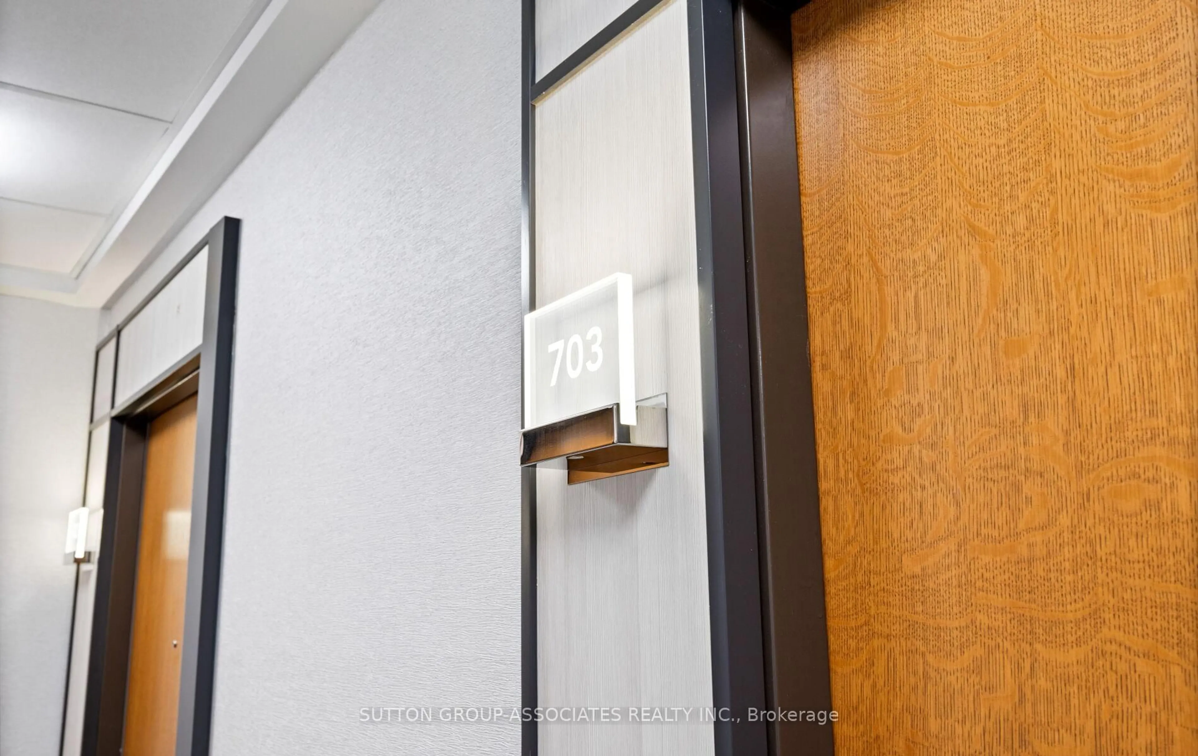Indoor foyer for 20 Shore Breeze Dr #703, Toronto Ontario M8V 0C7
