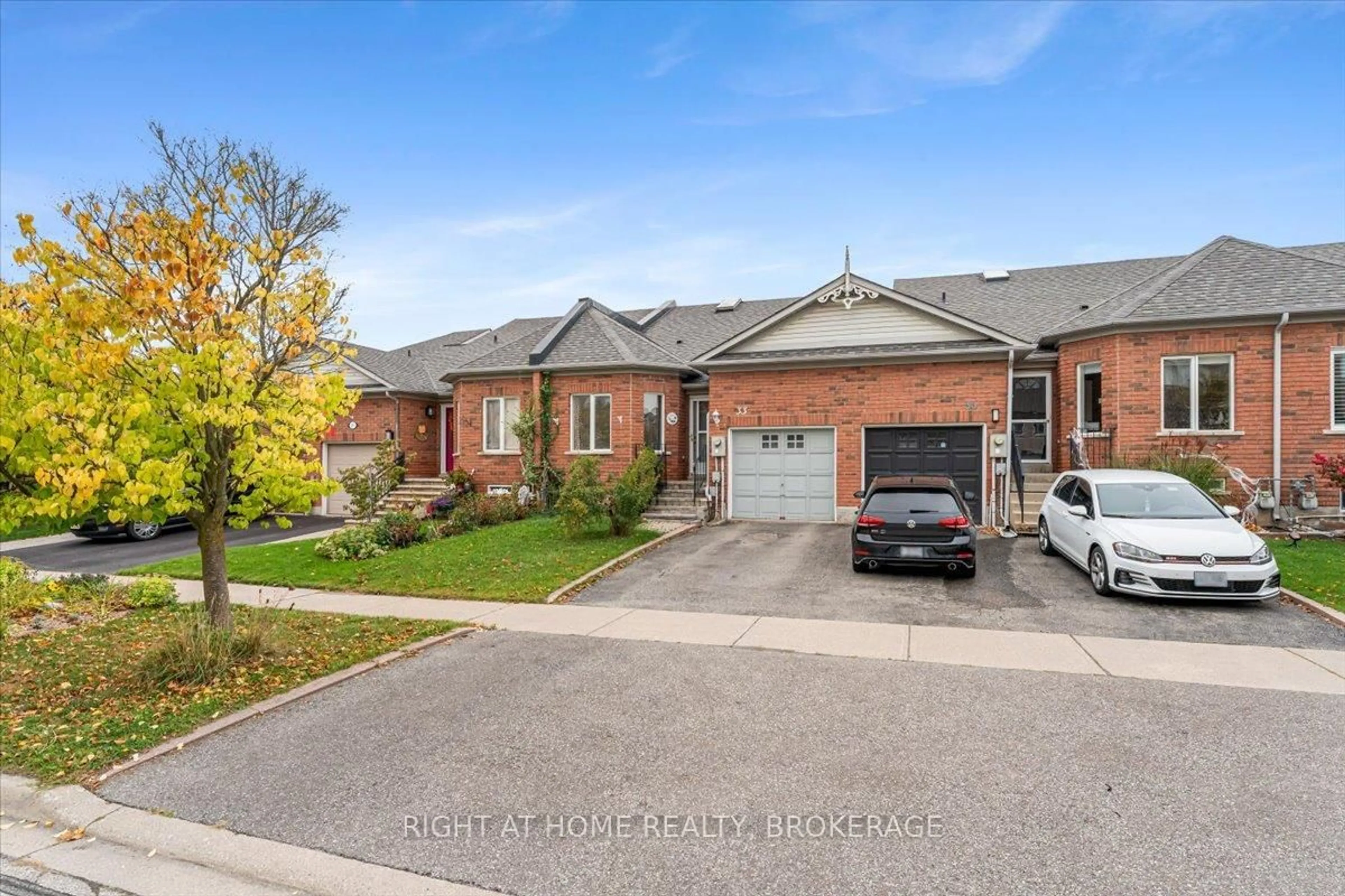 Home with brick exterior material, street for 33 Atwood Ave, Halton Hills Ontario L7G 5Z9