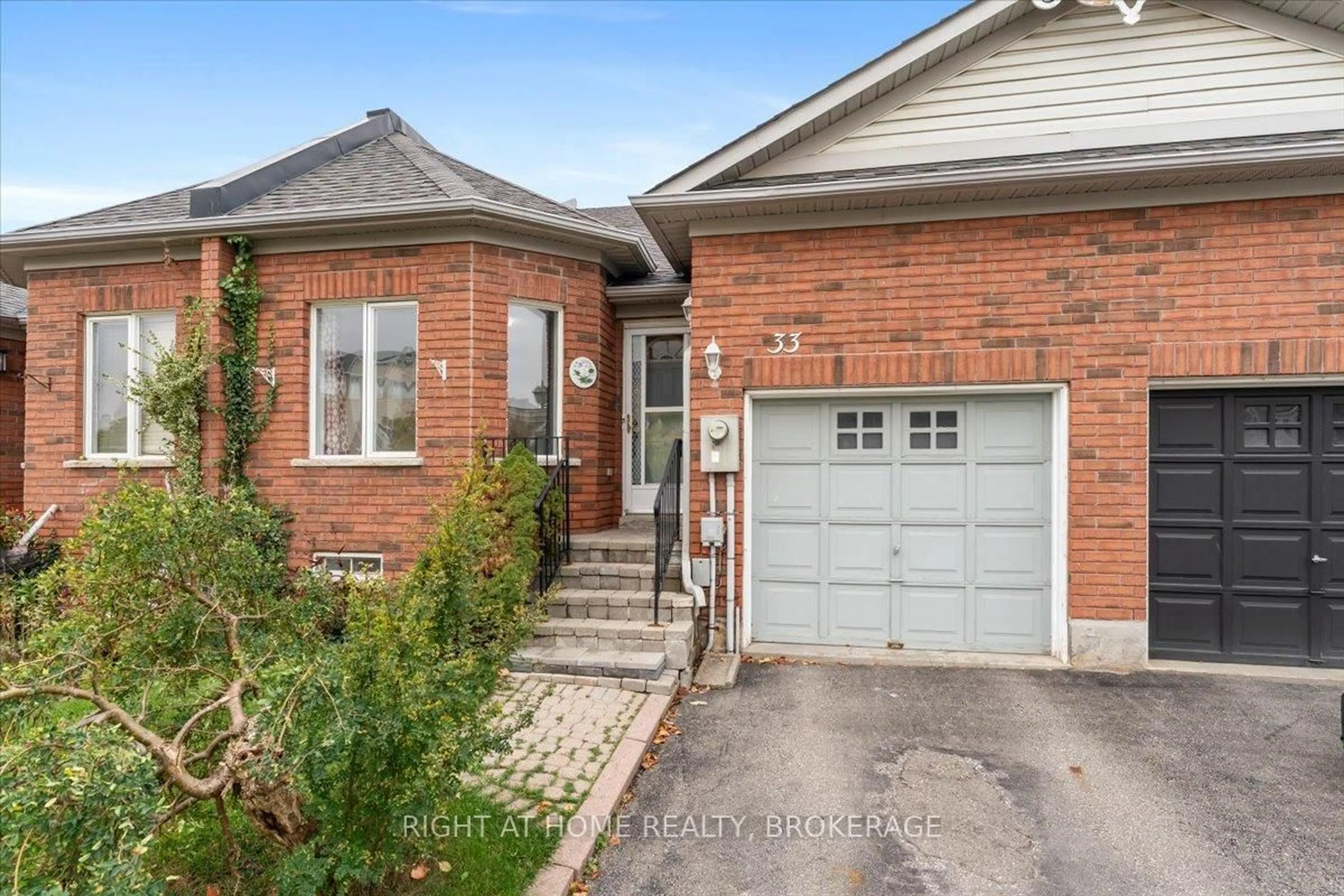 Home with brick exterior material, street for 33 Atwood Ave, Halton Hills Ontario L7G 5Z9