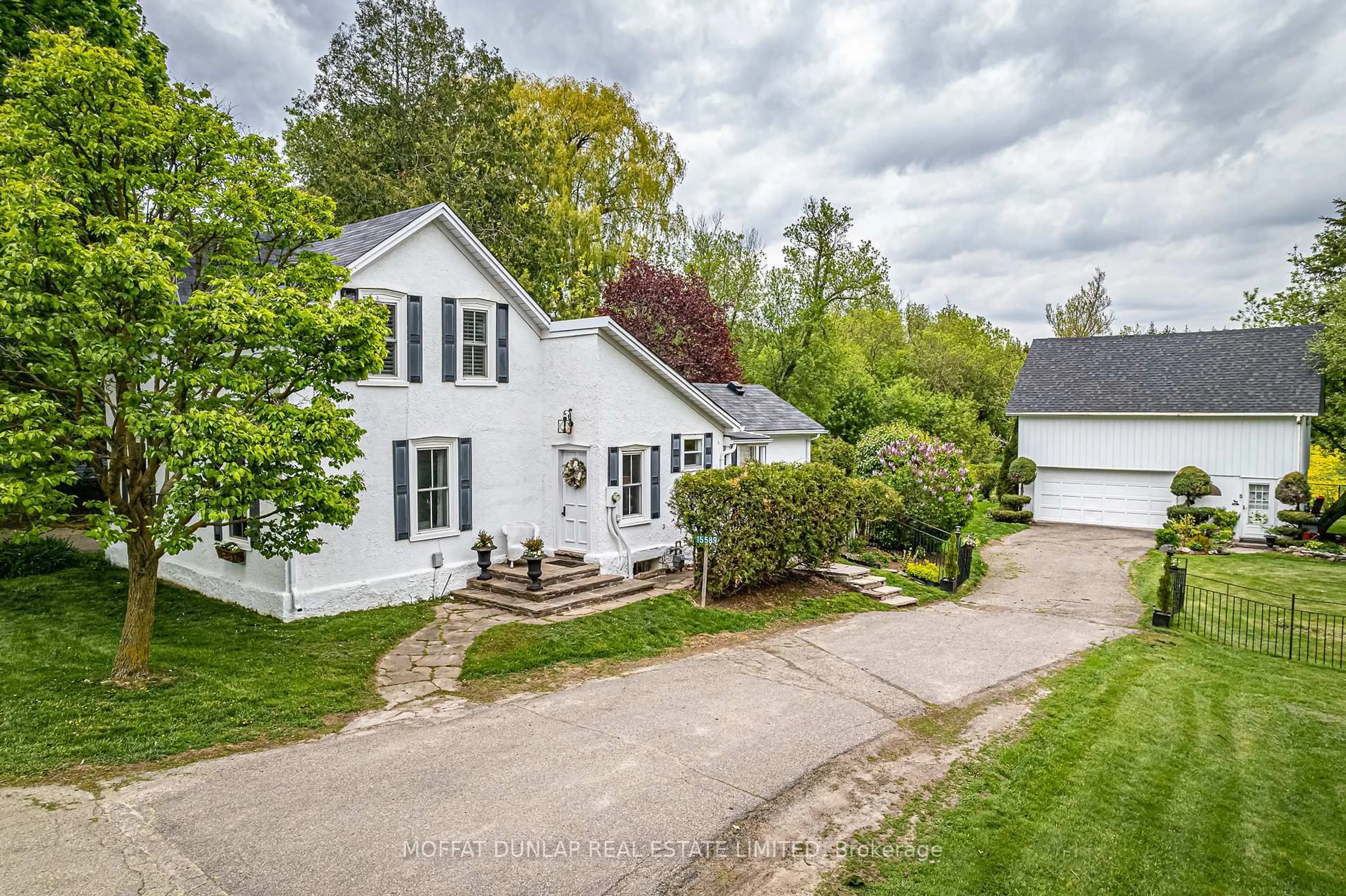 A pic from outside/outdoor area/front of a property/back of a property/a pic from drone, street for 15589 McLaughlin Rd, Caledon Ontario L7C 1M8