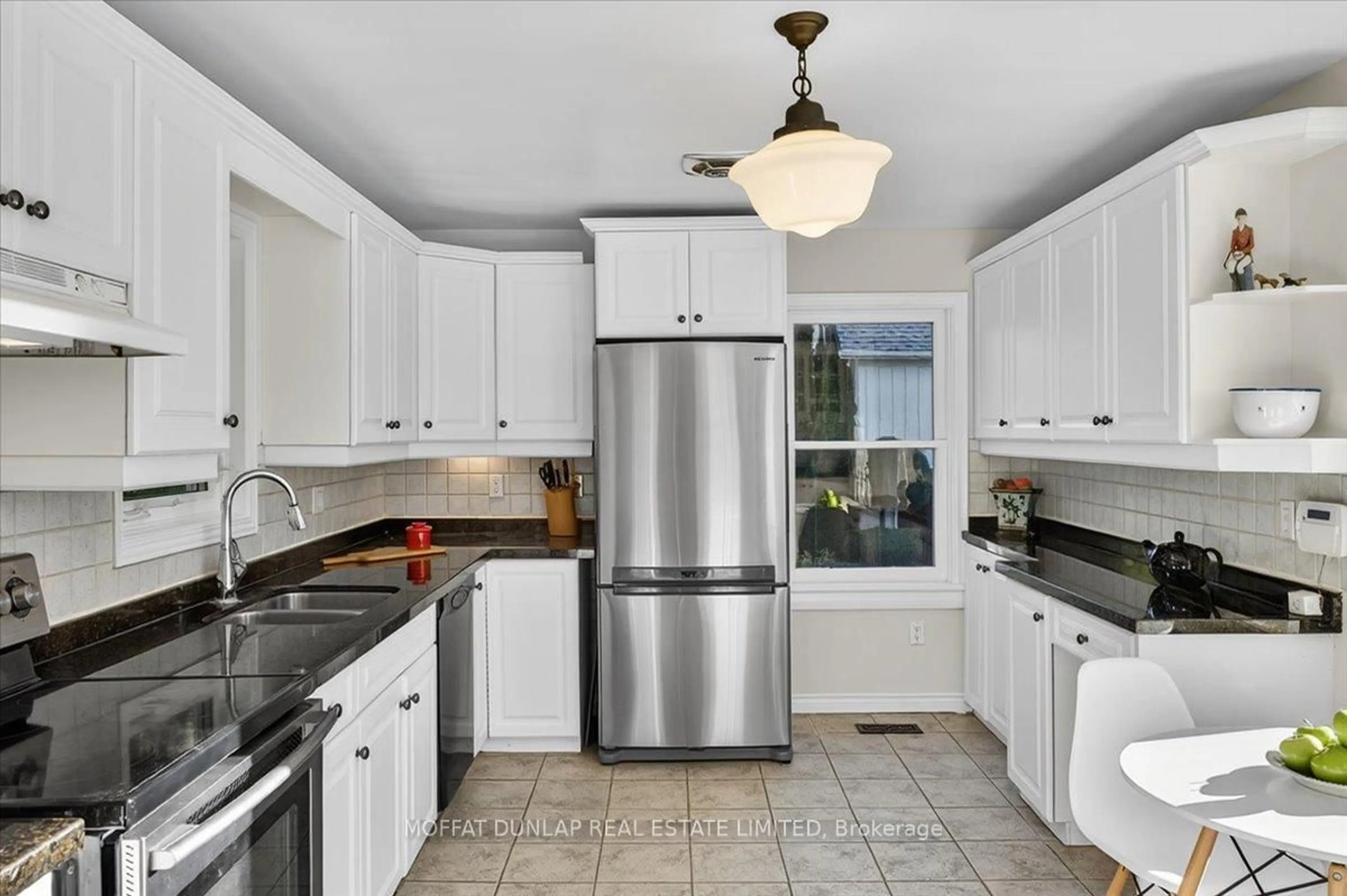 Standard kitchen, ceramic/tile floor for 15589 McLaughlin Rd, Caledon Ontario L7C 1M8