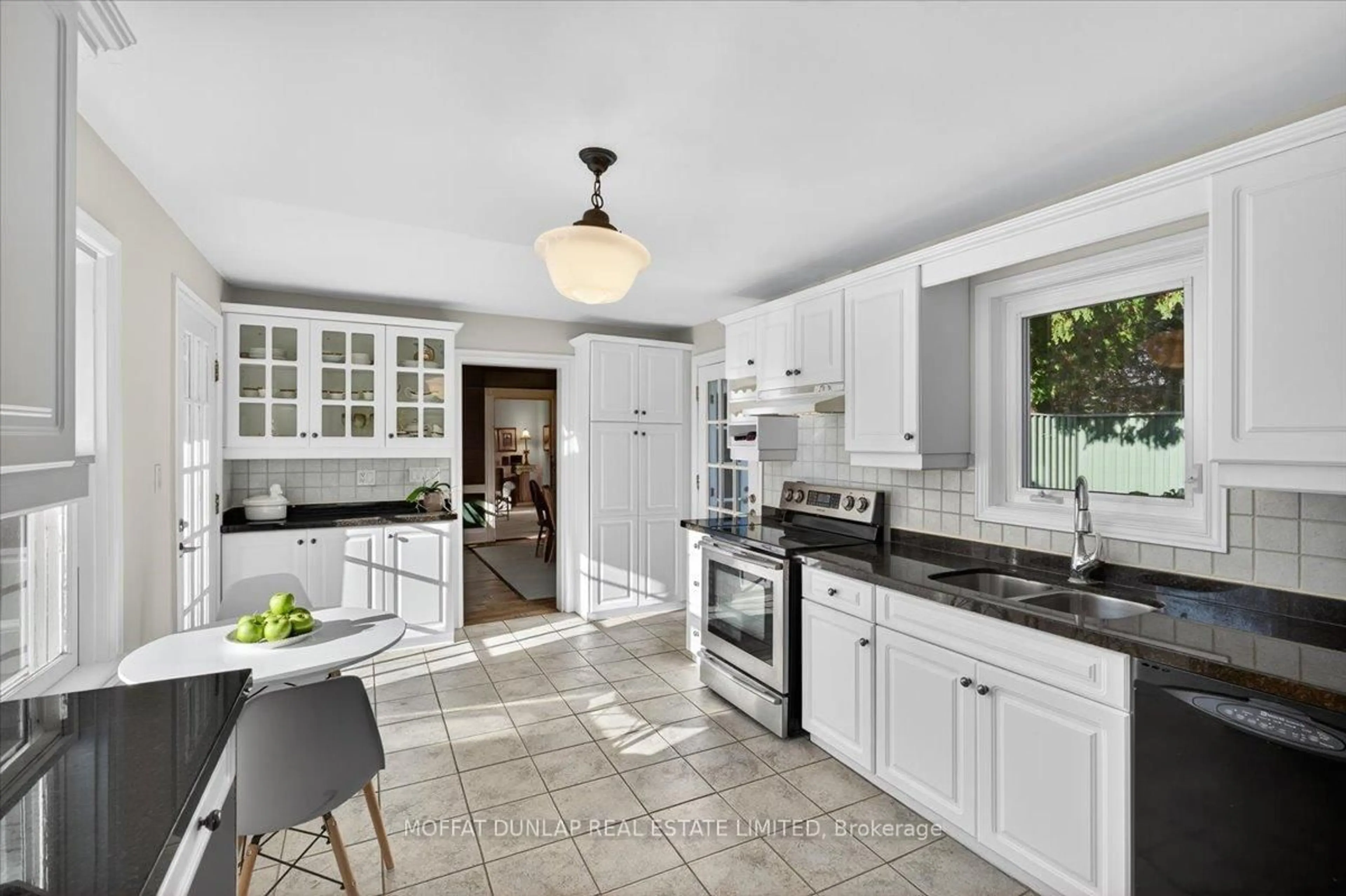 Open concept kitchen, ceramic/tile floor for 15589 McLaughlin Rd, Caledon Ontario L7C 1M8