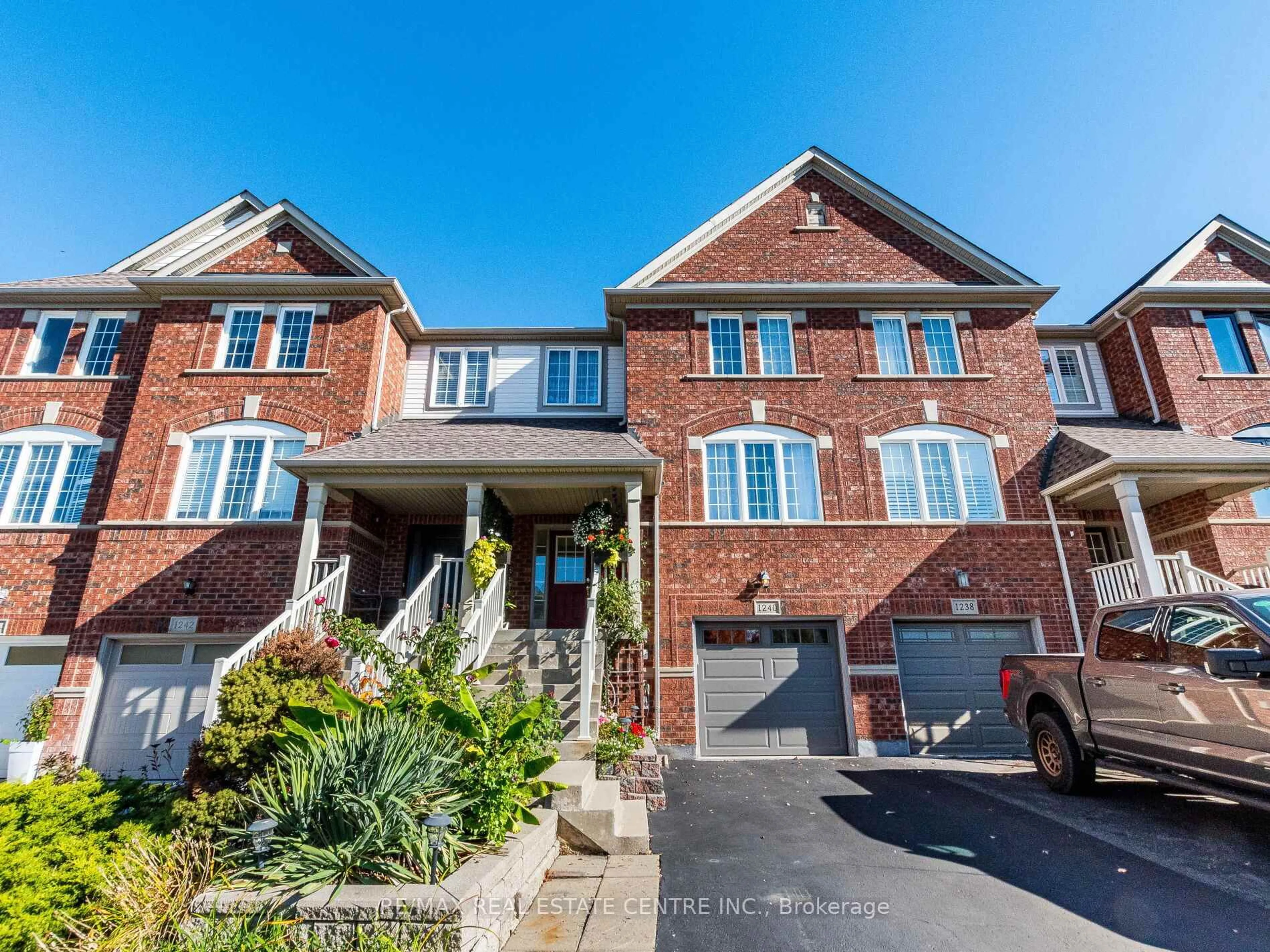 Home with brick exterior material, street for 1240 Chapman Cres, Milton Ontario L9T 6G3