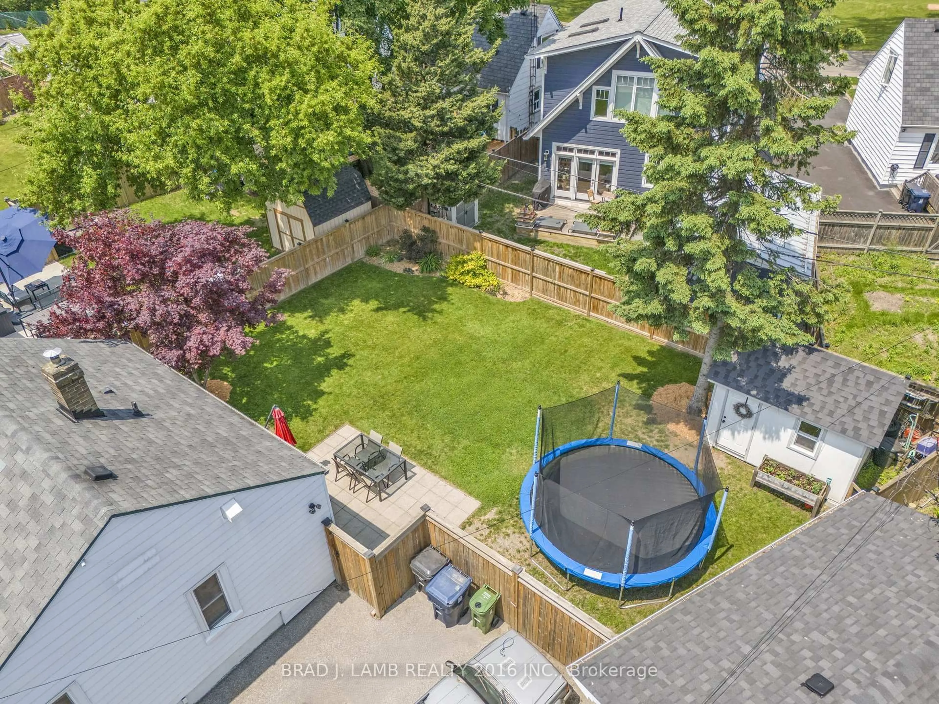 A pic from outside/outdoor area/front of a property/back of a property/a pic from drone, street for 794 The Queensway, Toronto Ontario M8Z 1N5