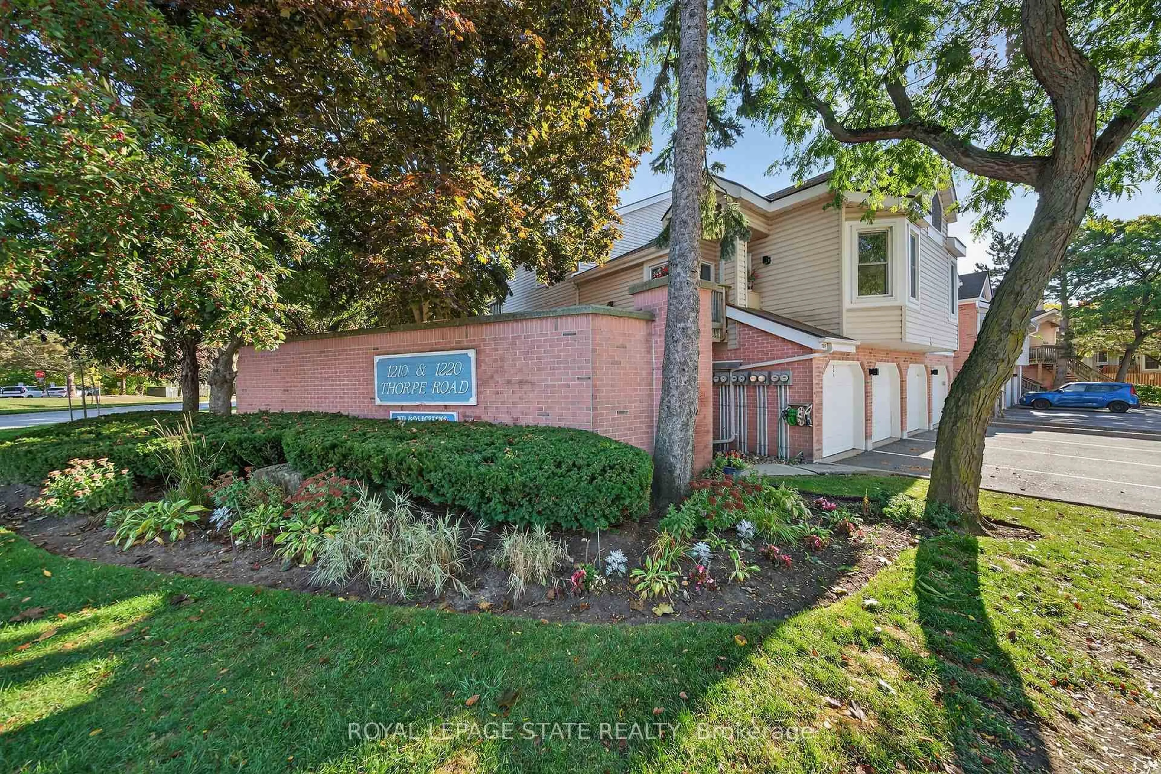 Unknown for 1210 Thorpe Rd #301, Burlington Ontario L7S 2G7