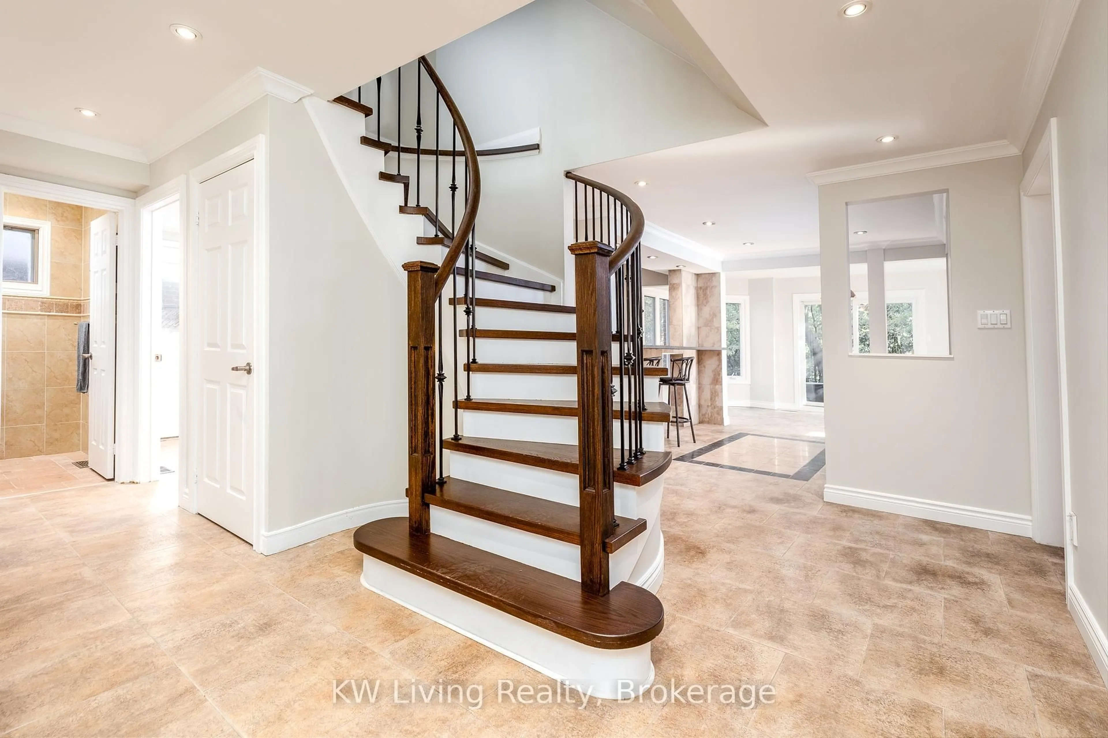 Unknown for 2908 Appleton Crt, Oakville Ontario L6J 6S4