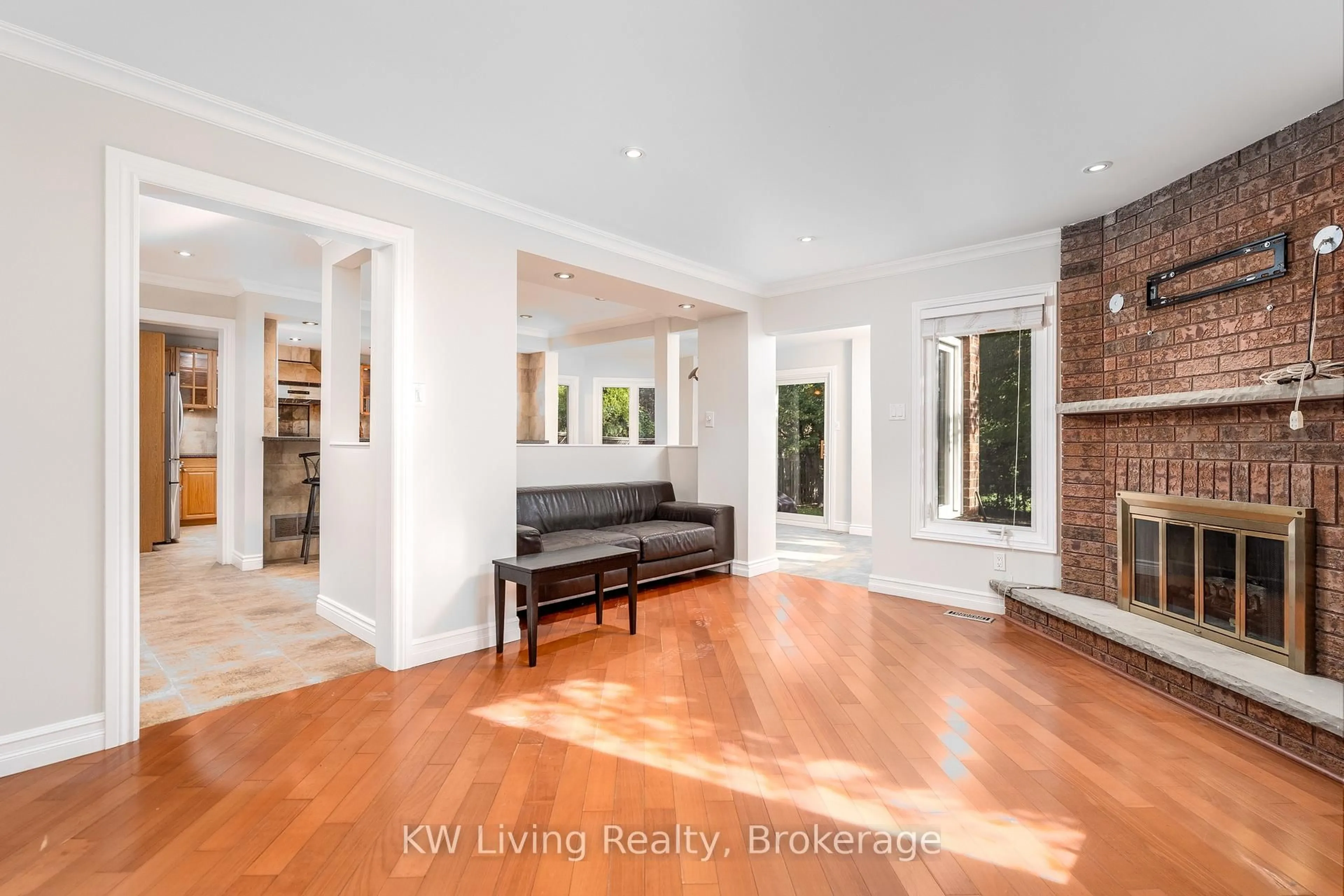 Indoor entryway for 2908 Appleton Crt, Oakville Ontario L6J 6S4