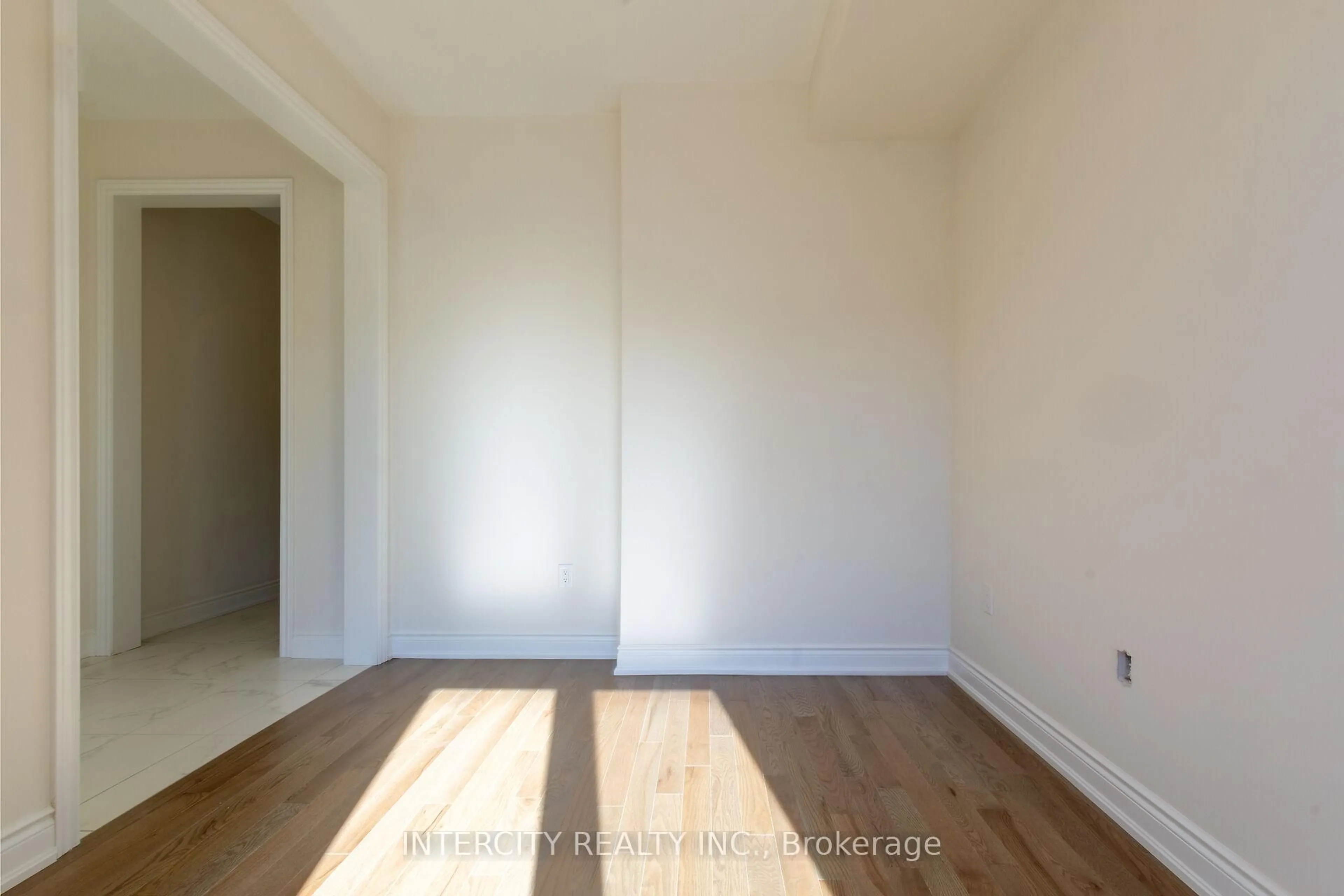 A pic of a room for 3273 Sixth Line, Oakville Ontario L6H 0Z8