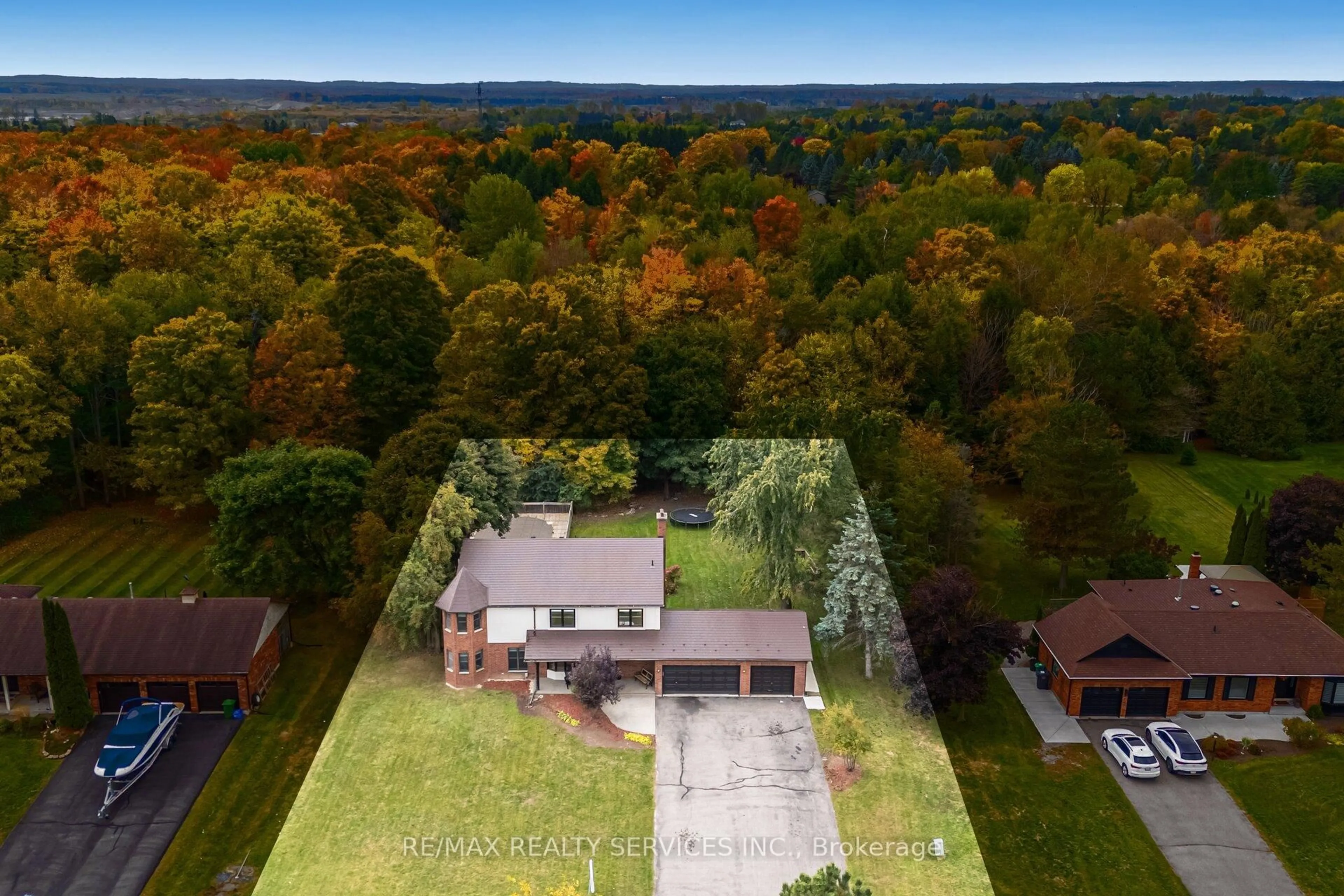 A pic from outside/outdoor area/front of a property/back of a property/a pic from drone, forest/trees view for 14 Snowberry Crt, Caledon Ontario L7K 0B5