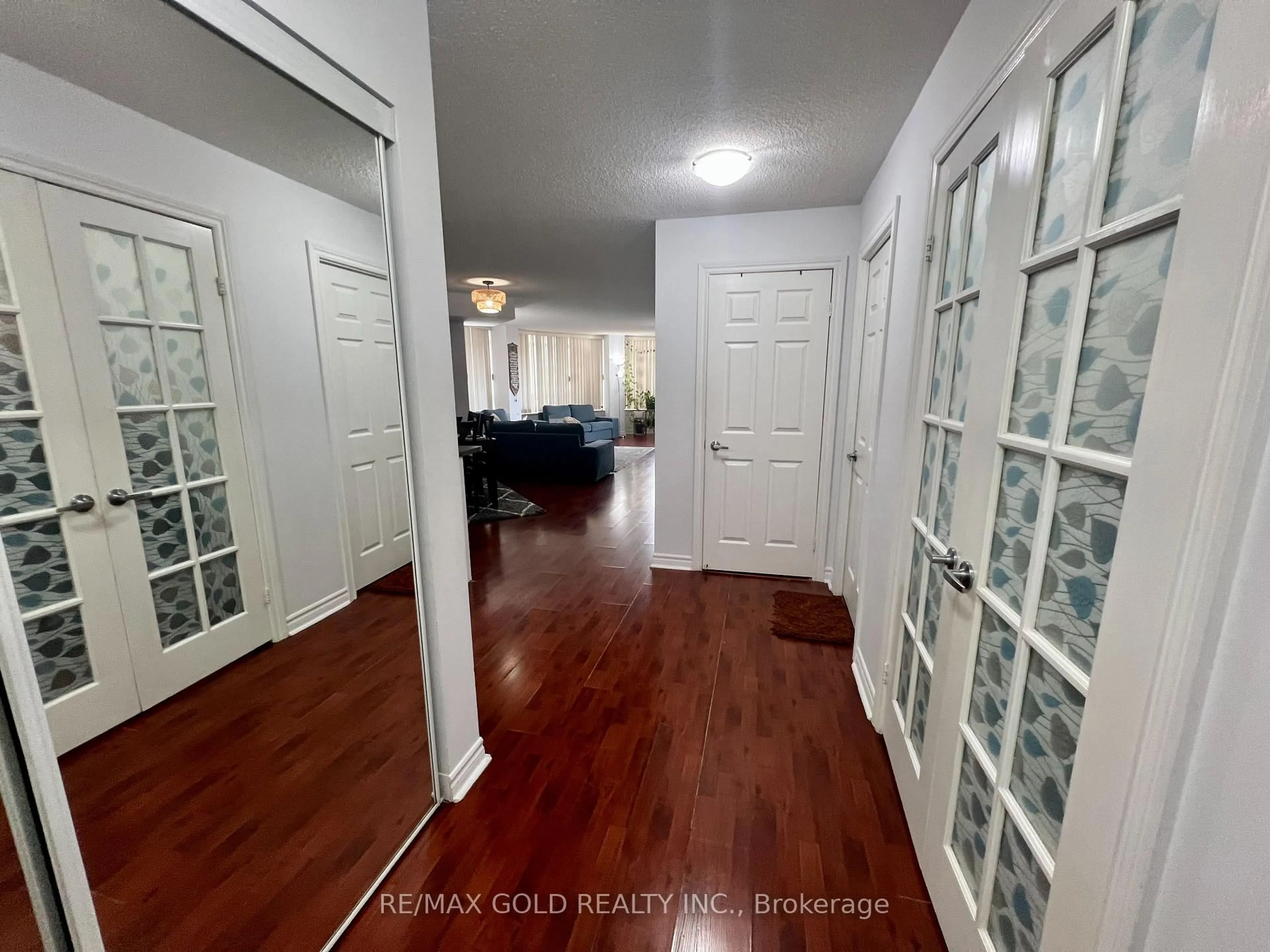 Indoor entryway for 3880 Duke Of York Blvd ##2207, Mississauga Ontario L5B 4M7