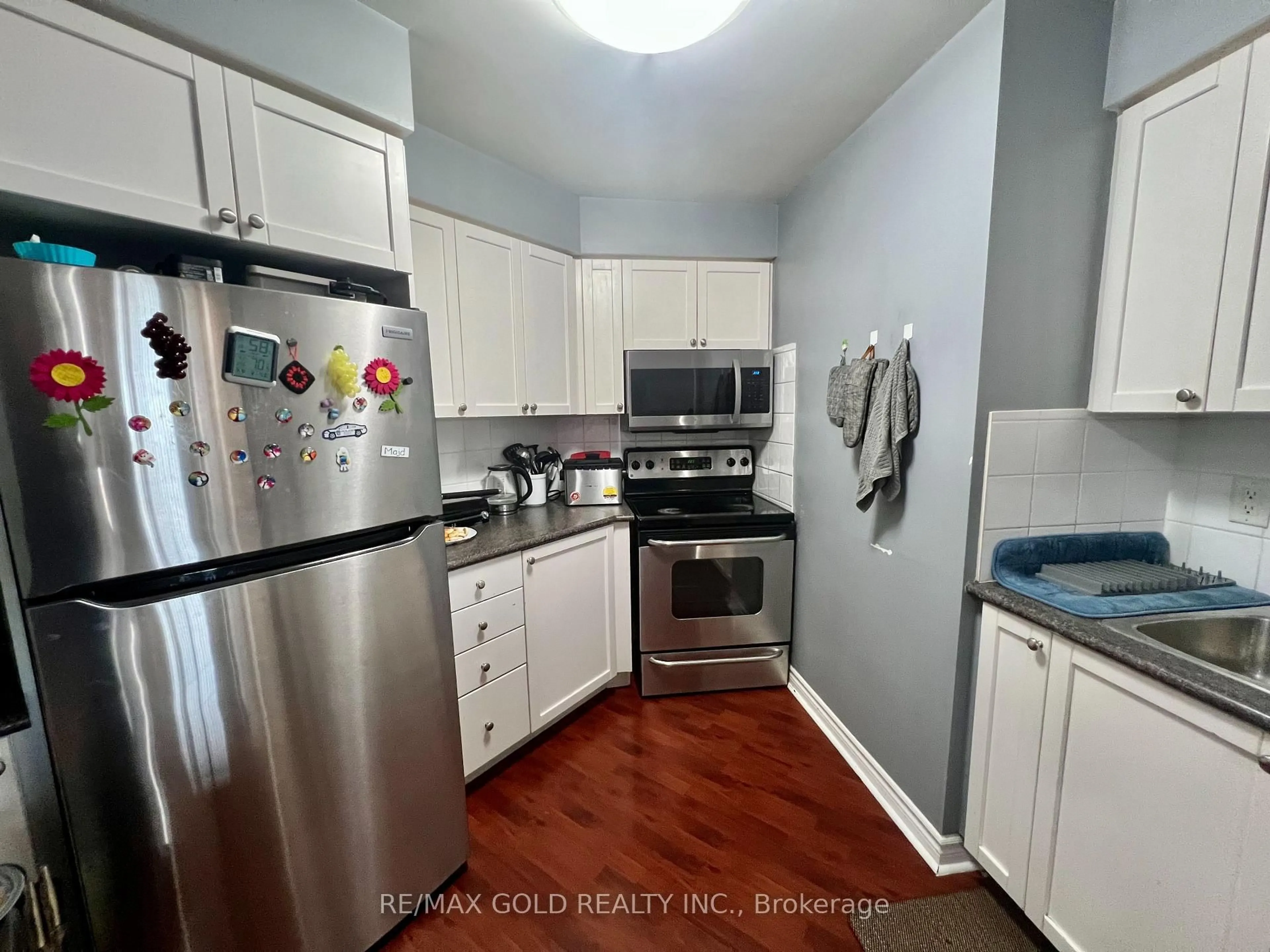 Standard kitchen, unknown for 3880 Duke Of York Blvd ##2207, Mississauga Ontario L5B 4M7