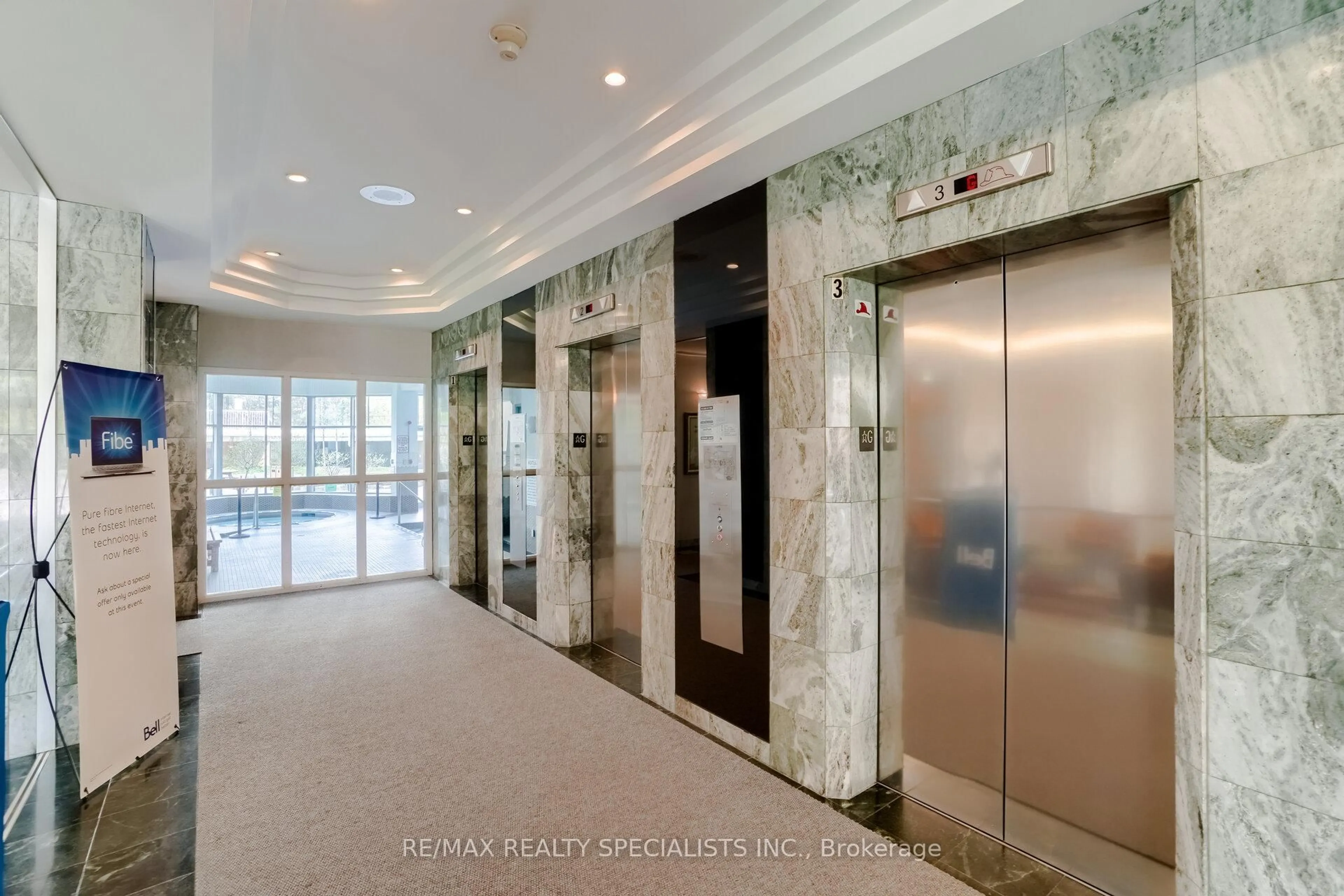 Indoor foyer for 4470 Tucana Crt #409, Mississauga Ontario L5R 3K8