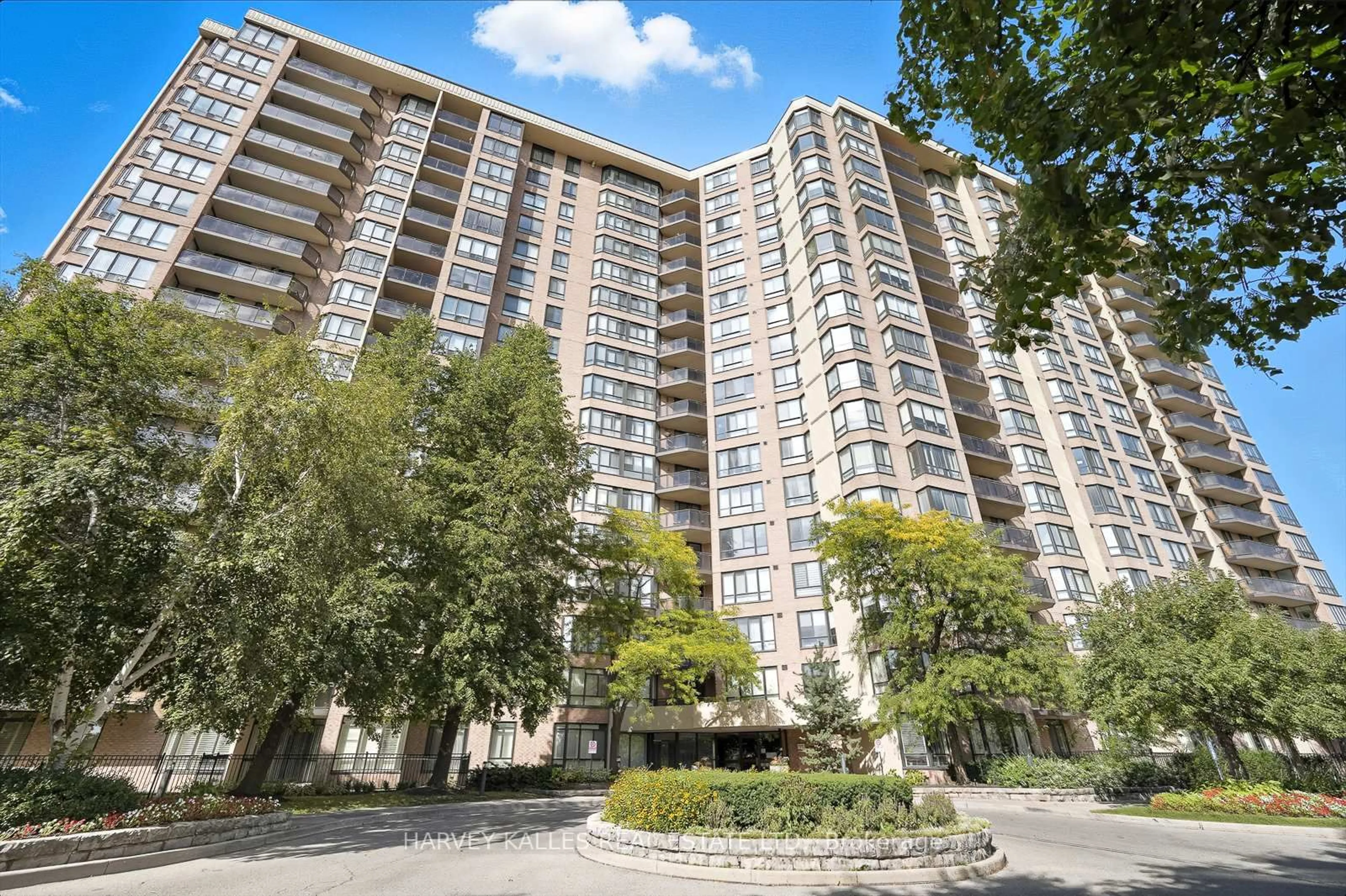 Patio, unknown for 20 Cherrytree Dr #812, Brampton Ontario L6Y 3V1