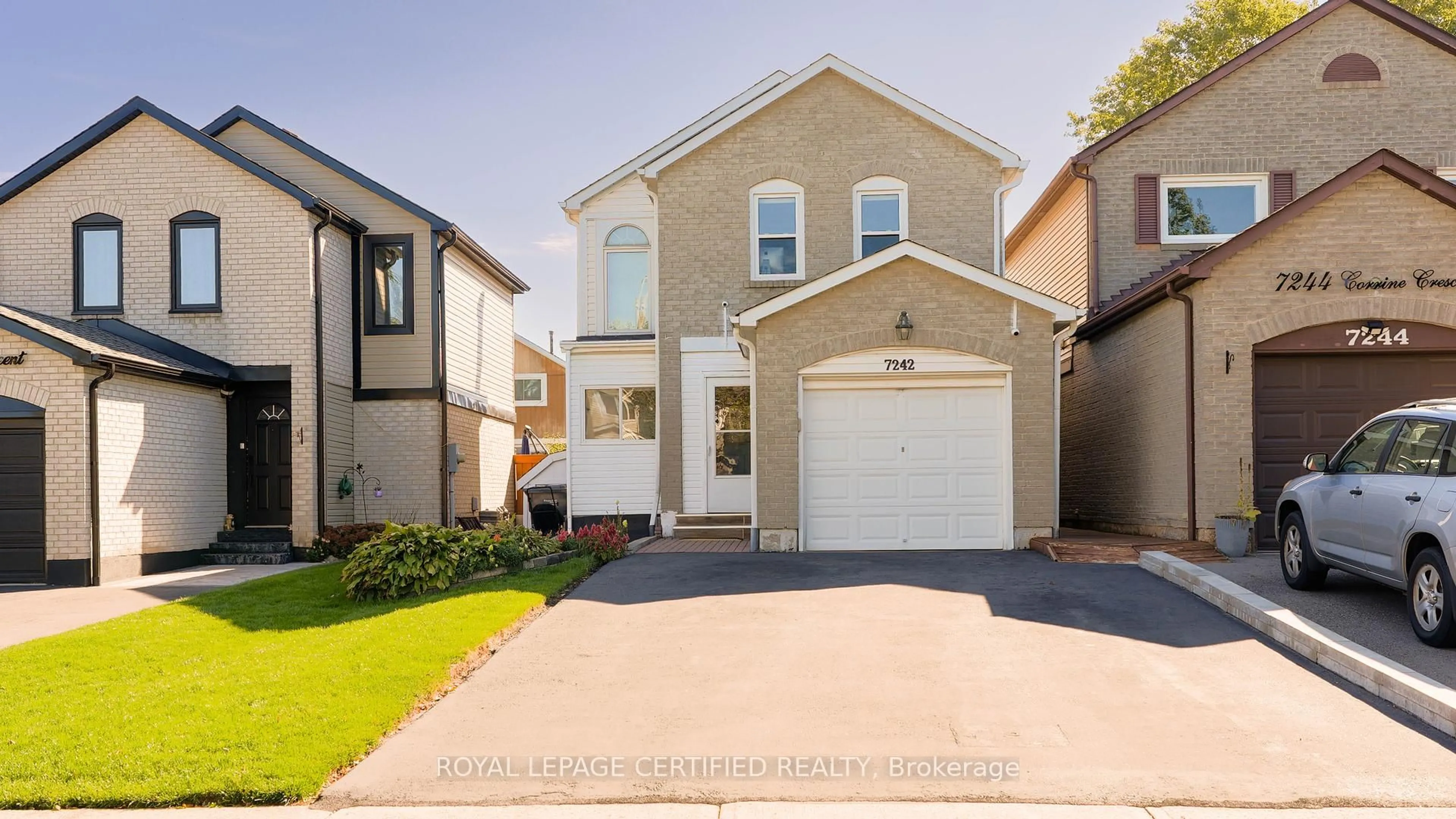 Home with vinyl exterior material, street for 7242 Corrine Cres, Mississauga Ontario L5N 5B8