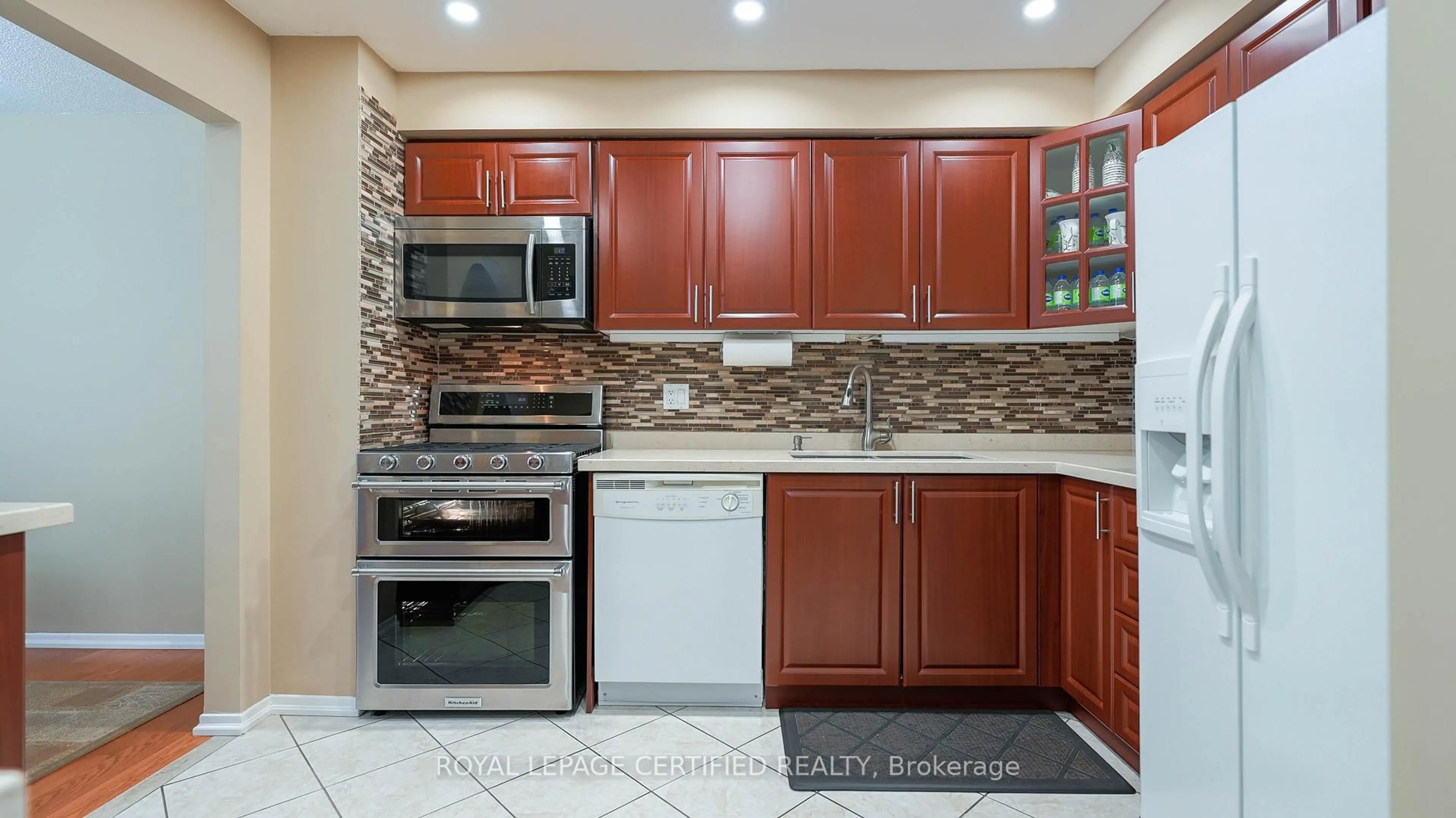 Standard kitchen, ceramic/tile floor for 7242 Corrine Cres, Mississauga Ontario L5N 5B8