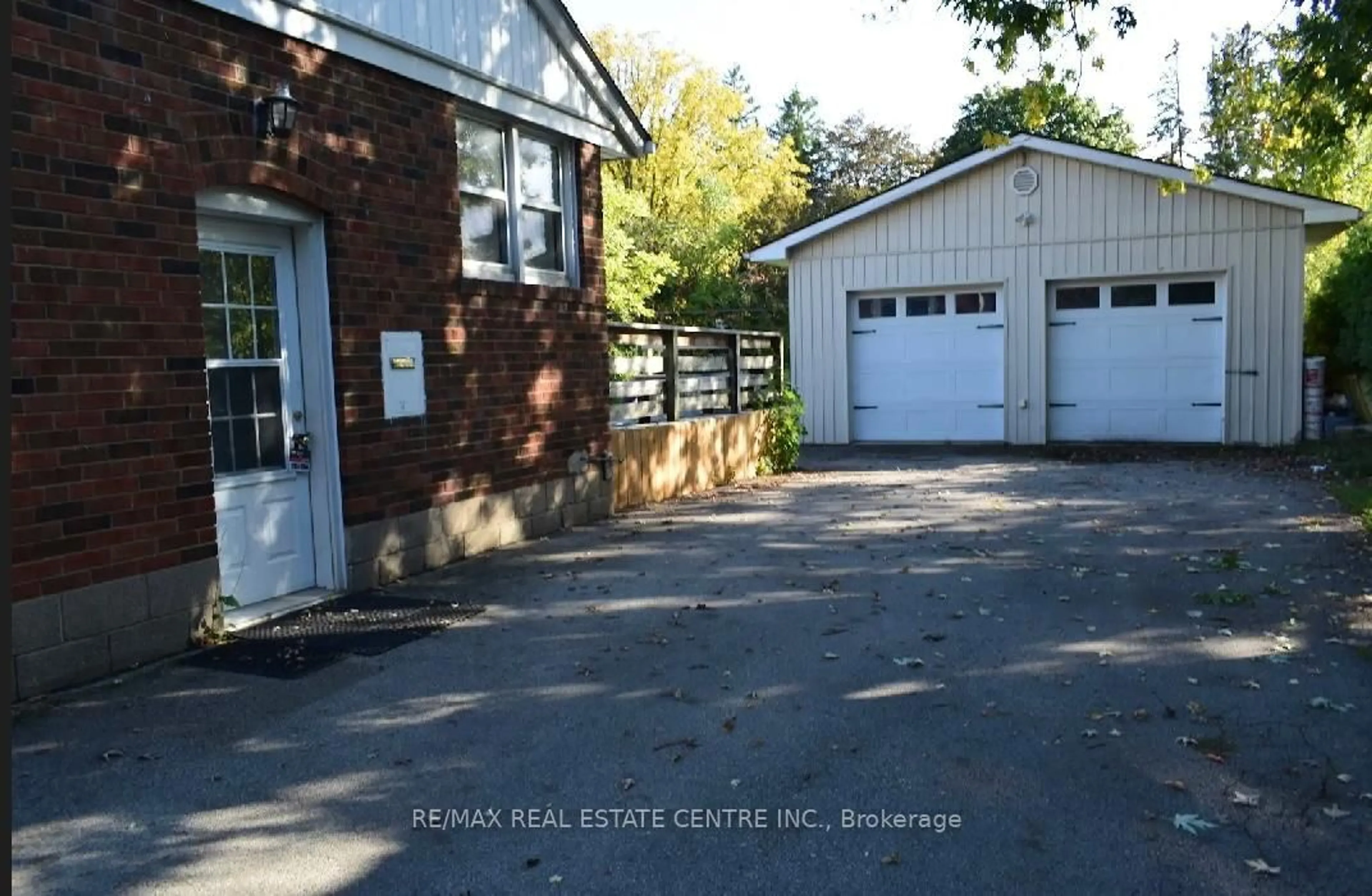 Unknown for 292 Kingsleigh Crt, Milton Ontario L9T 1X7