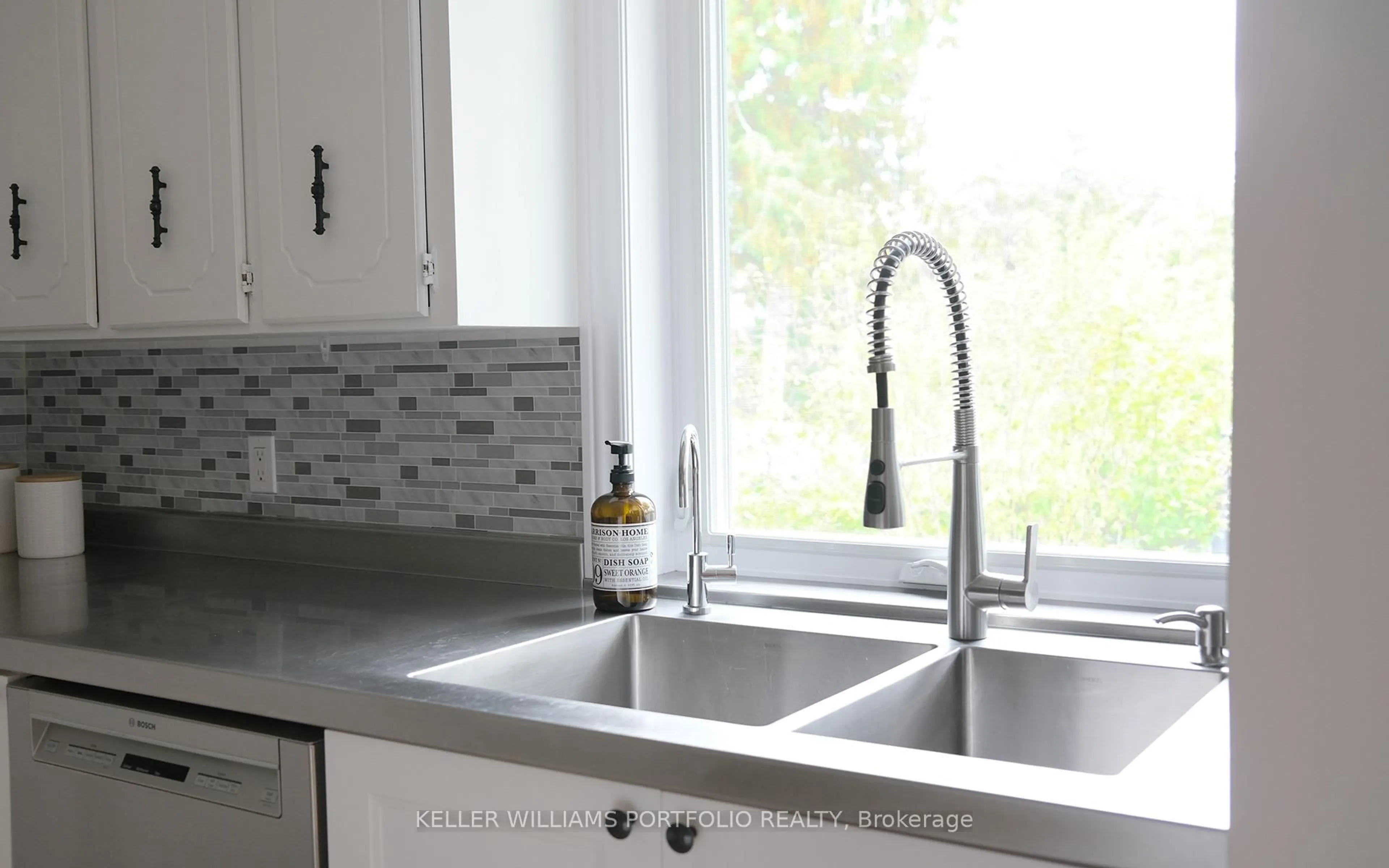 Unknown for 39 Silverthorn Ave, Toronto Ontario M6N 3J6