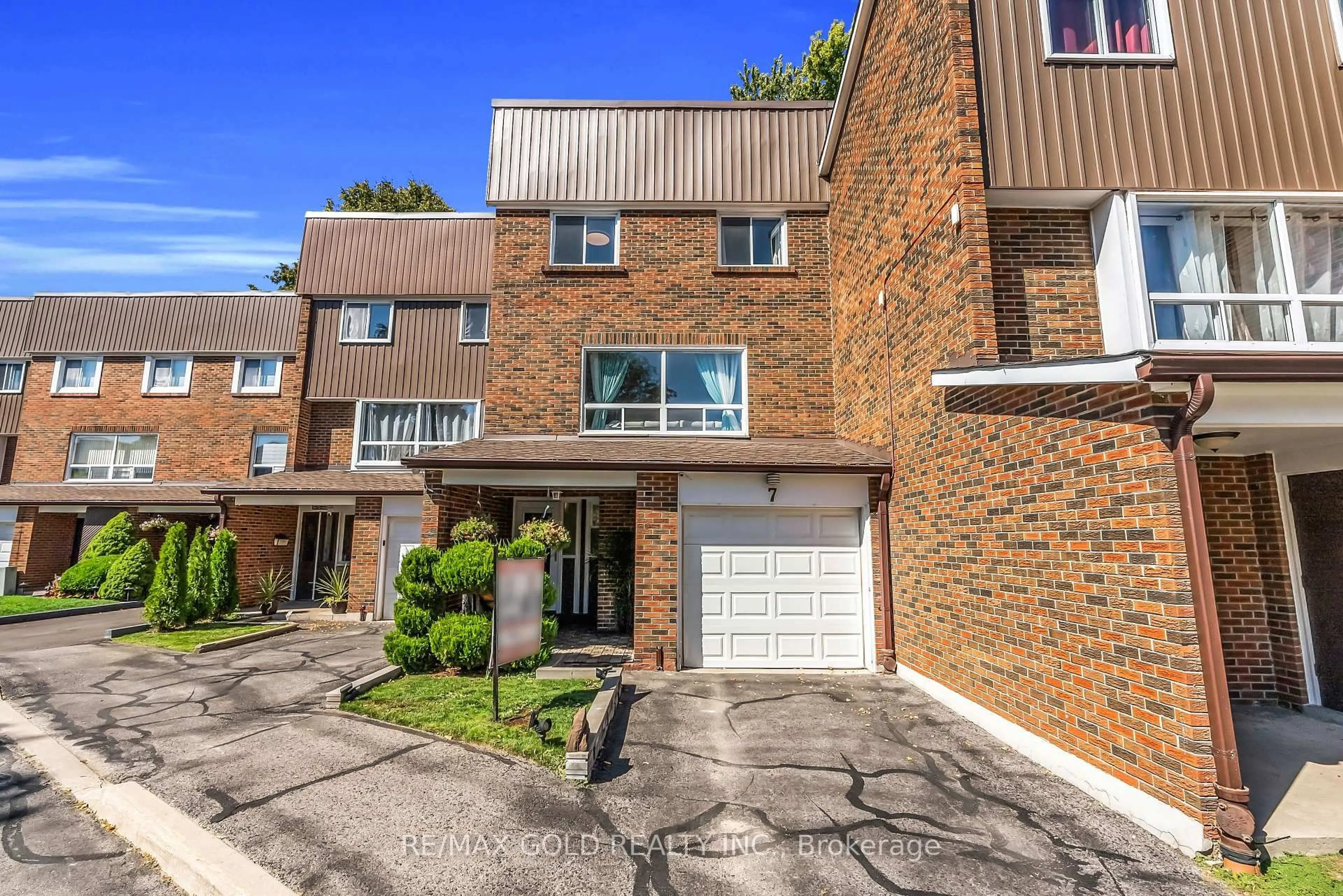 Home with brick exterior material, street for 3065 Lenester Dr #7, Mississauga Ontario L5C 2B8