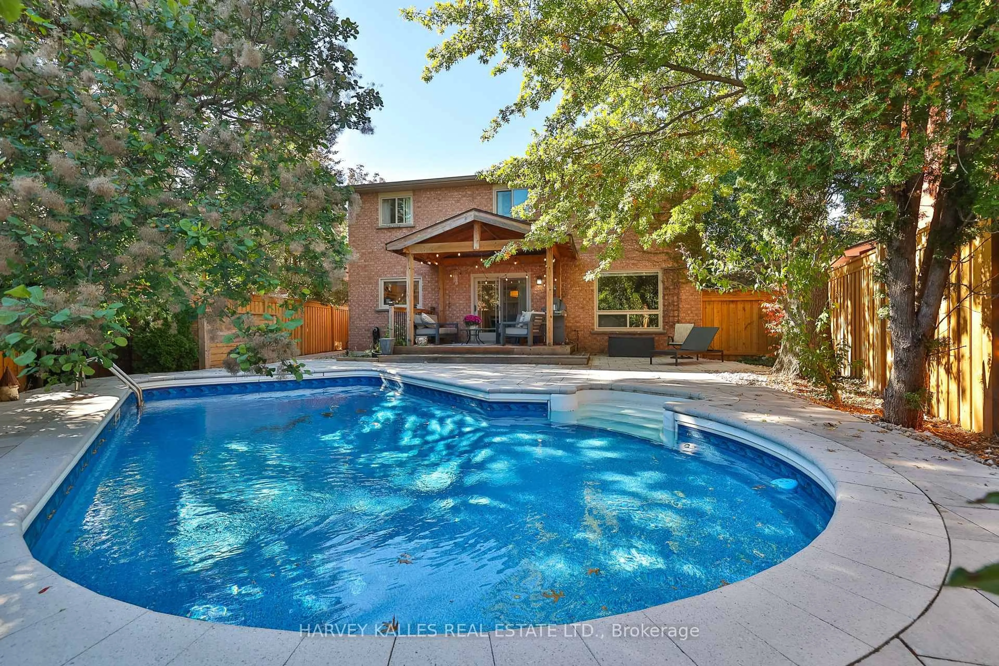 Pool for 1240 Rosethorne Rd, Oakville Ontario L6M 1H6