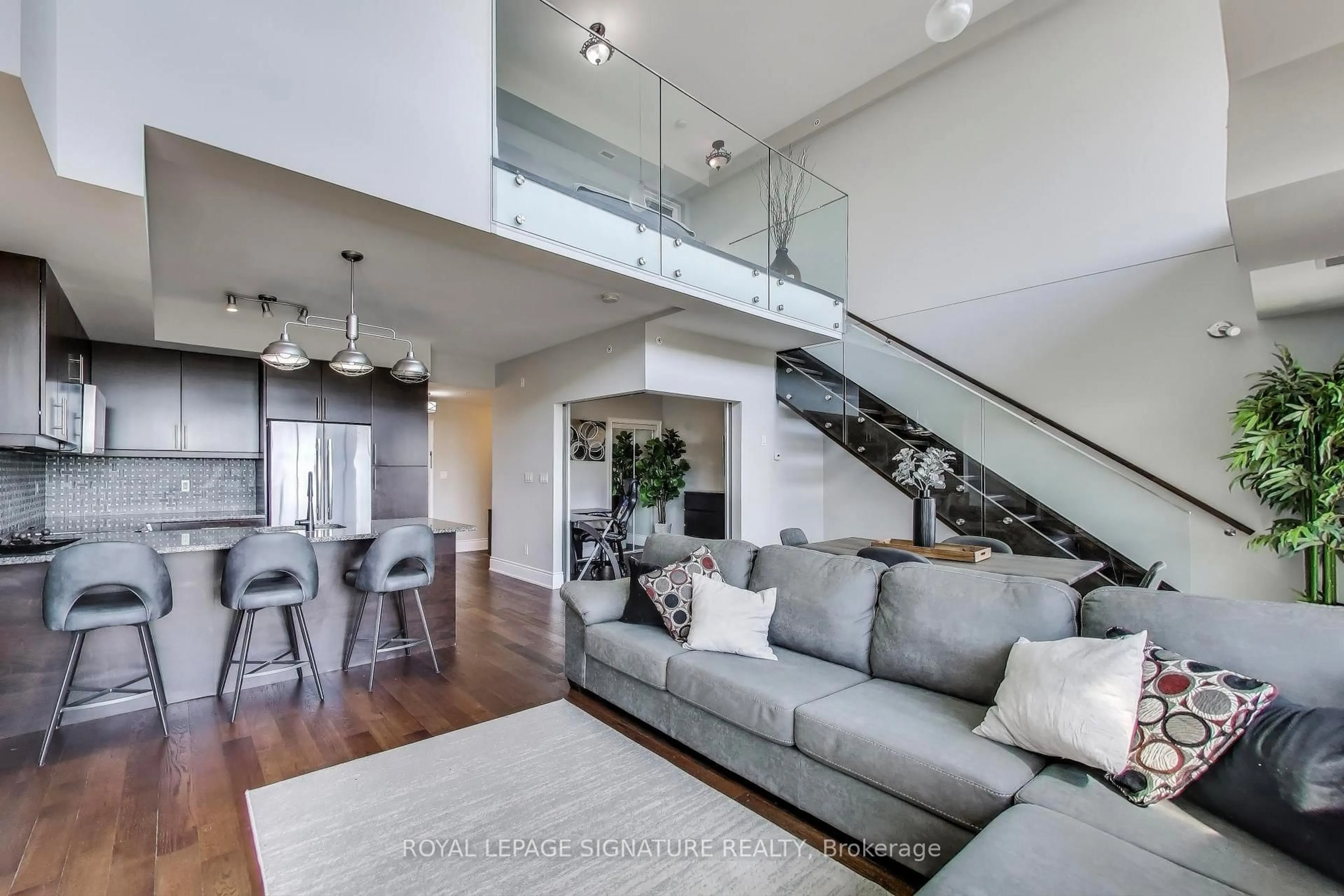 Living room with furniture, unknown for 3170 Erin Mills Pkwy #405, Mississauga Ontario L5L 0B6