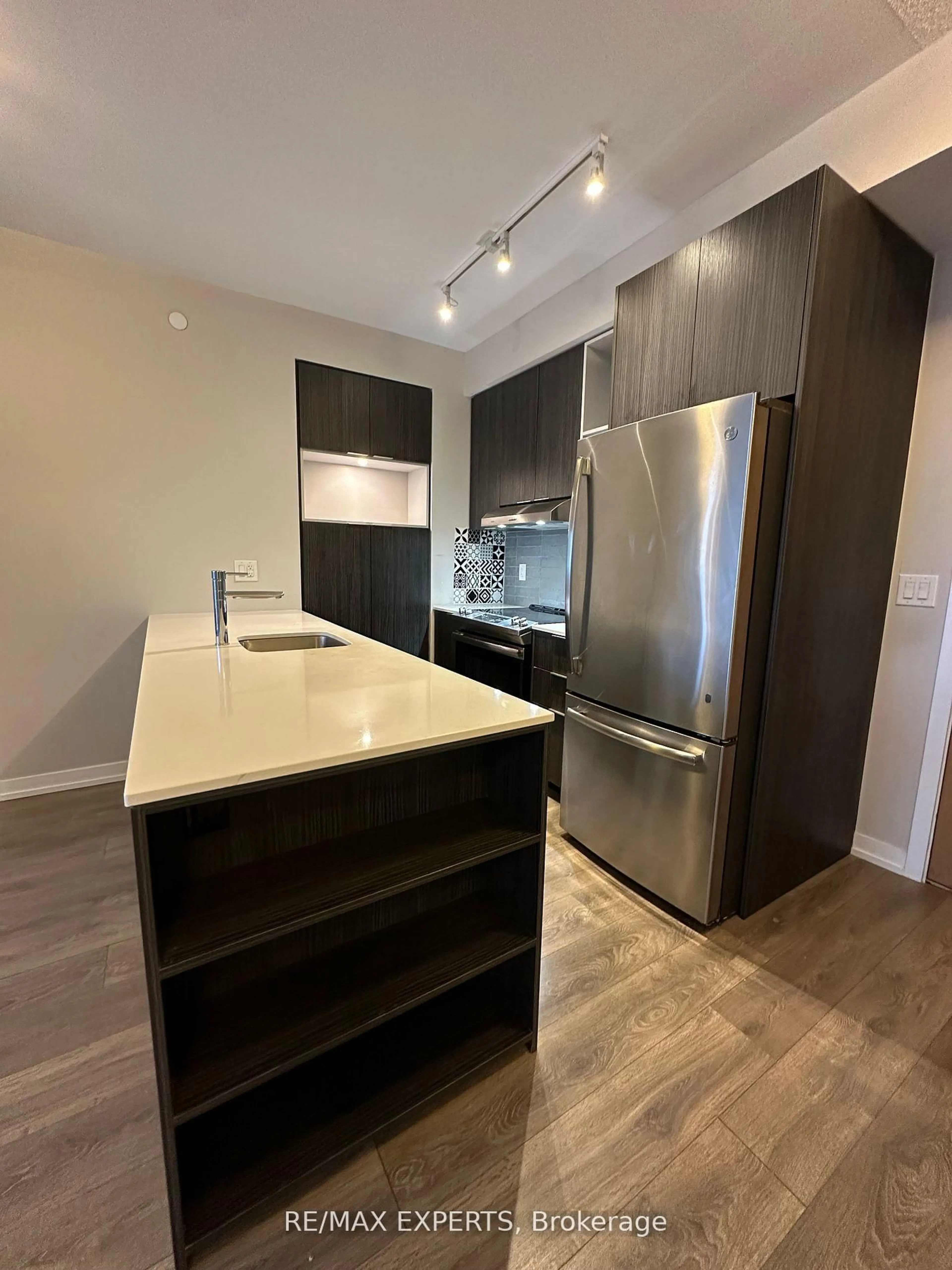 Open concept kitchen, wood/laminate floor for 2520 Eglinton Ave #1711, Mississauga Ontario L5M 0Y2