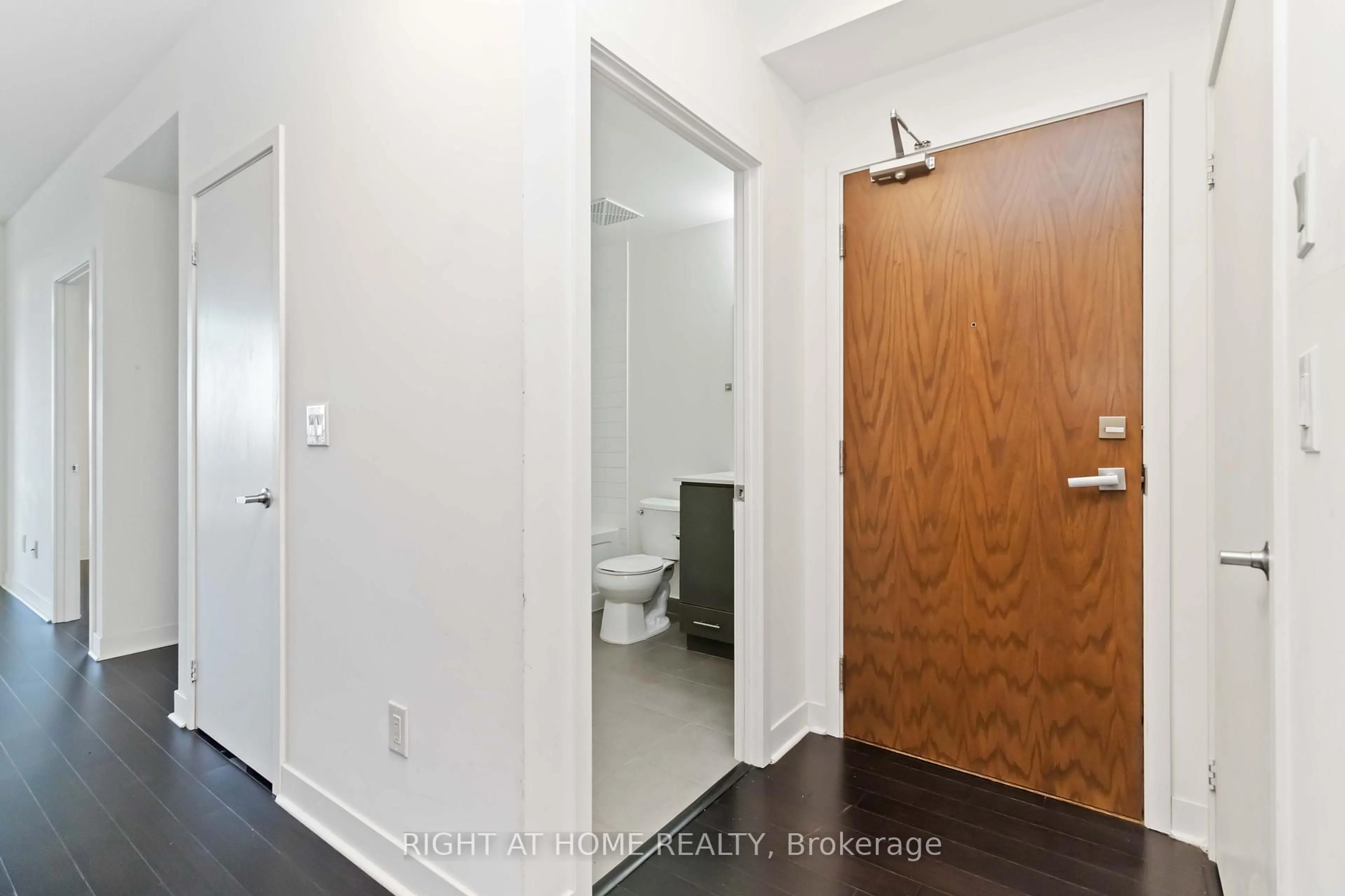 Indoor entryway for 365 Prince of Wales Dr #907, Mississauga Ontario L5B 0G6