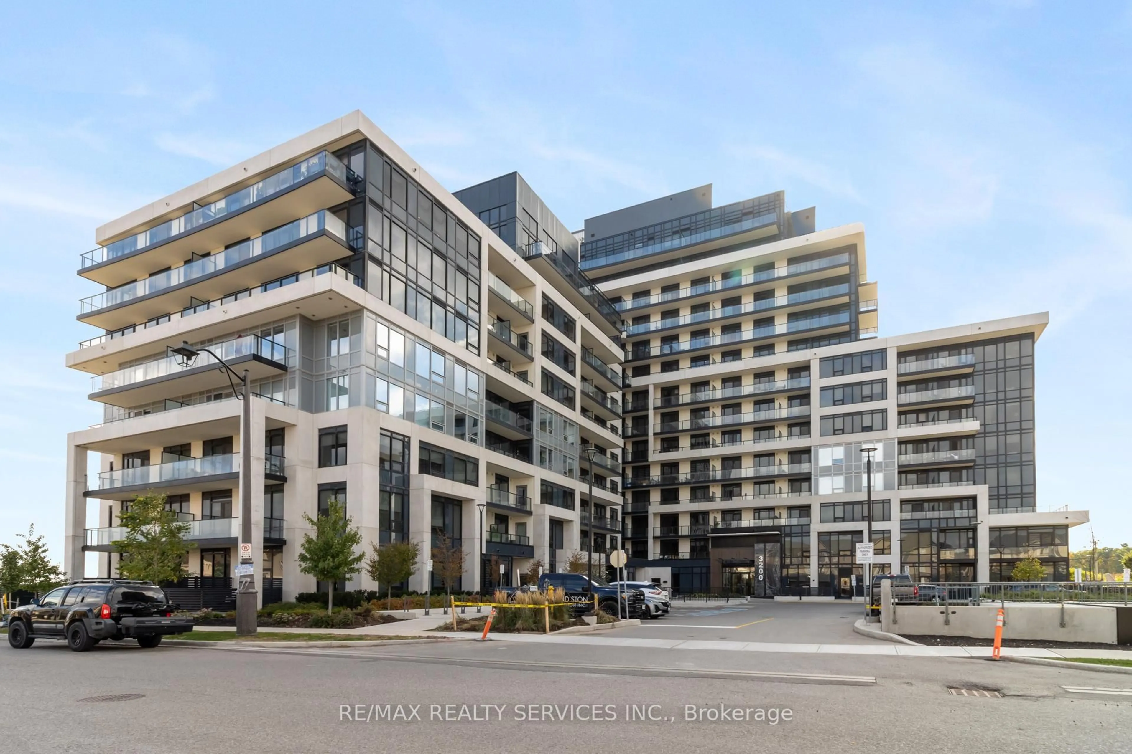 Patio, unknown for 3200 William Coltson Ave #917, Oakville Ontario L6H 7W6