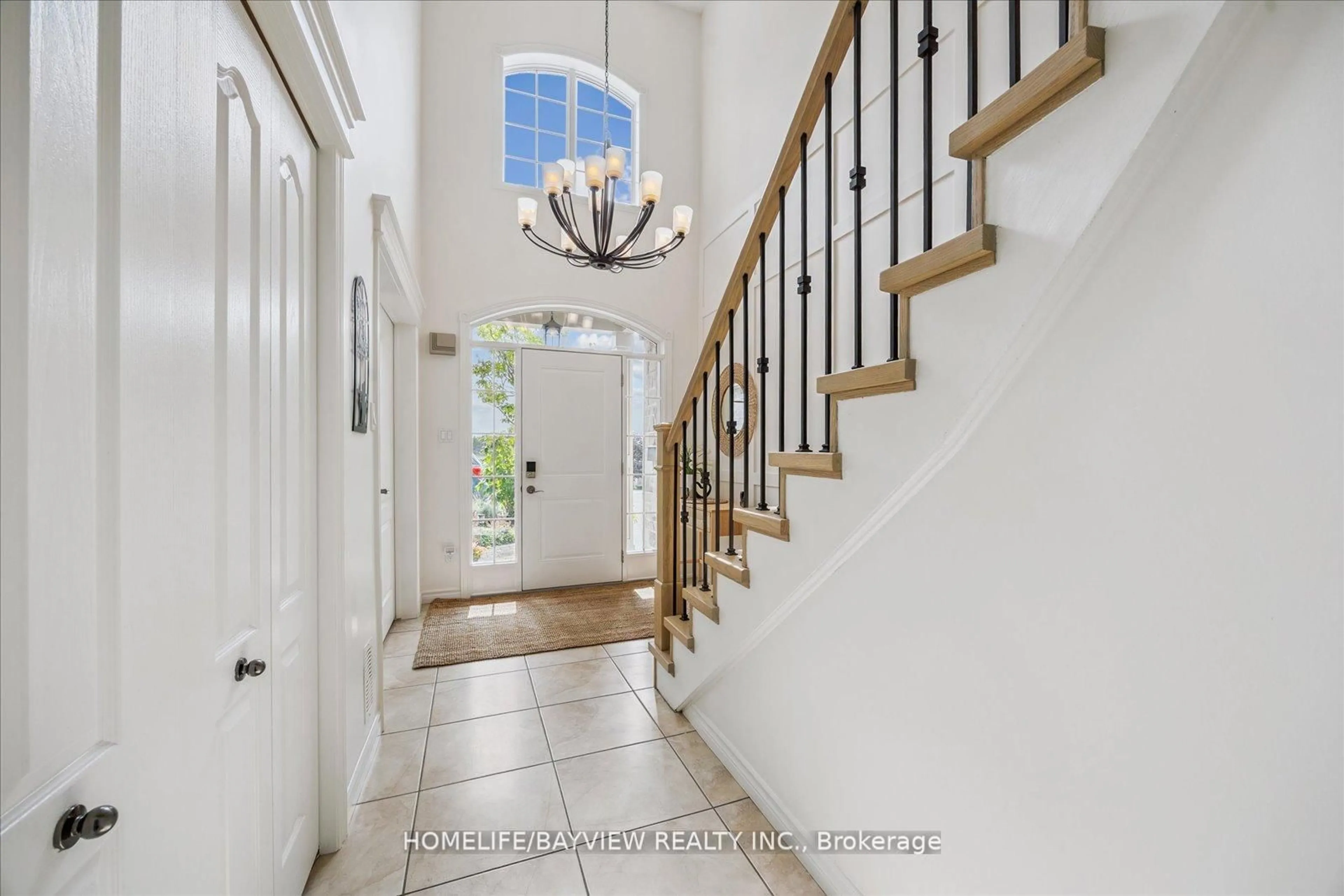 Indoor entryway for 14 Reddington Dr #4, Caledon Ontario L7E 4C3