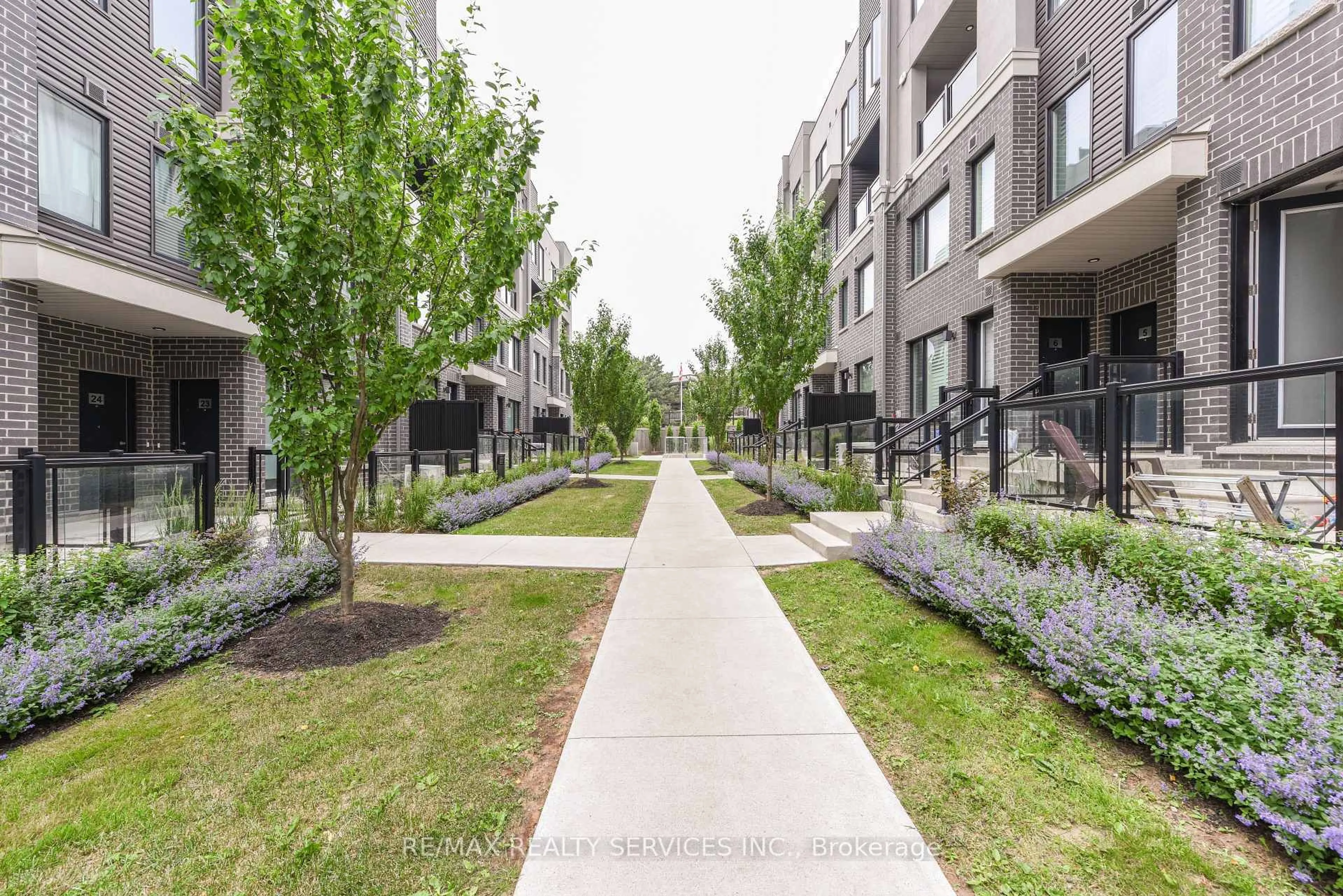 Patio, street for 3476 Widdicombe Way #8, Mississauga Ontario L5L 0B8