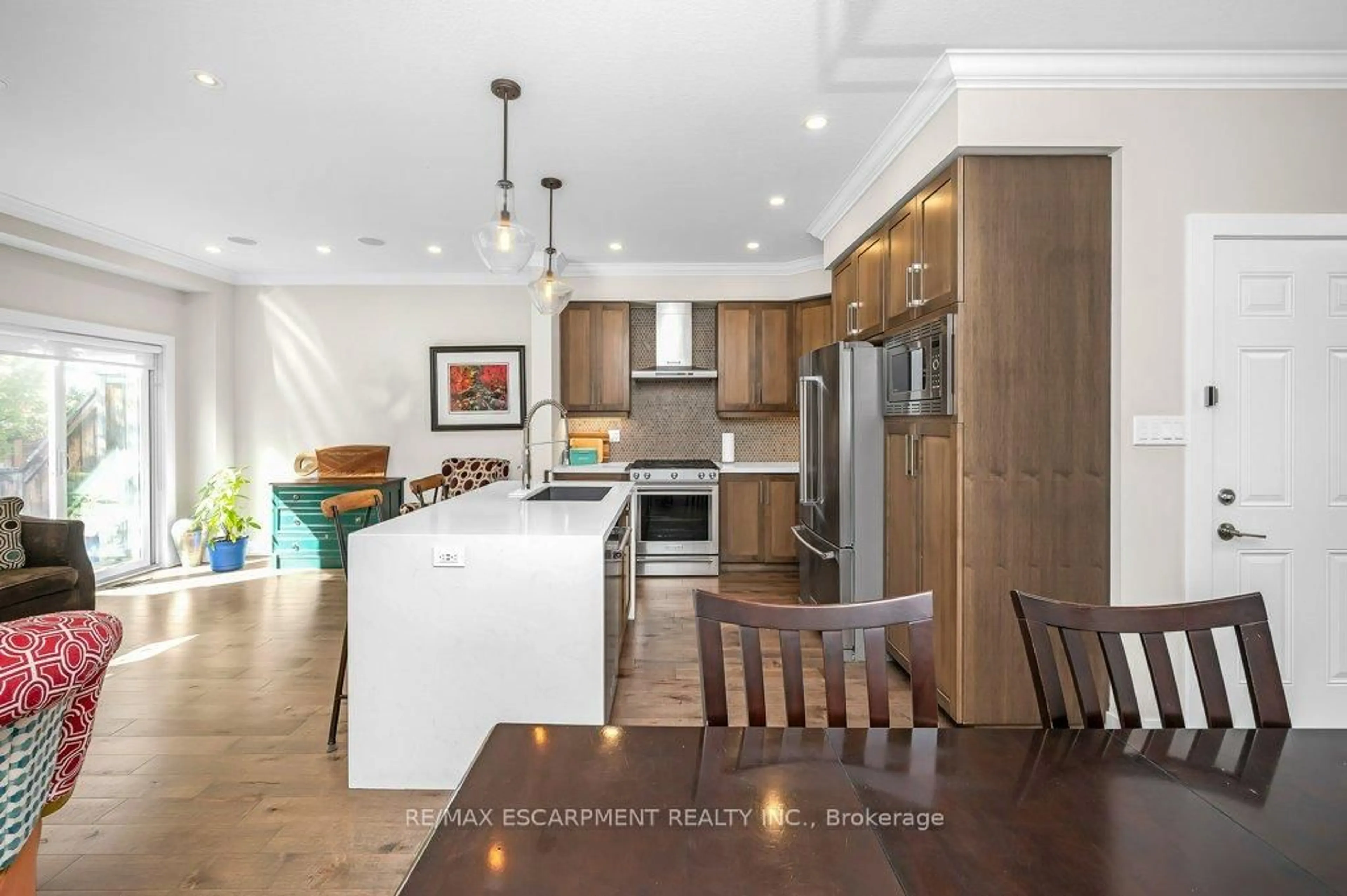 Contemporary kitchen, unknown for 2086 Ghent Ave #24, Burlington Ontario L7R 1Y3