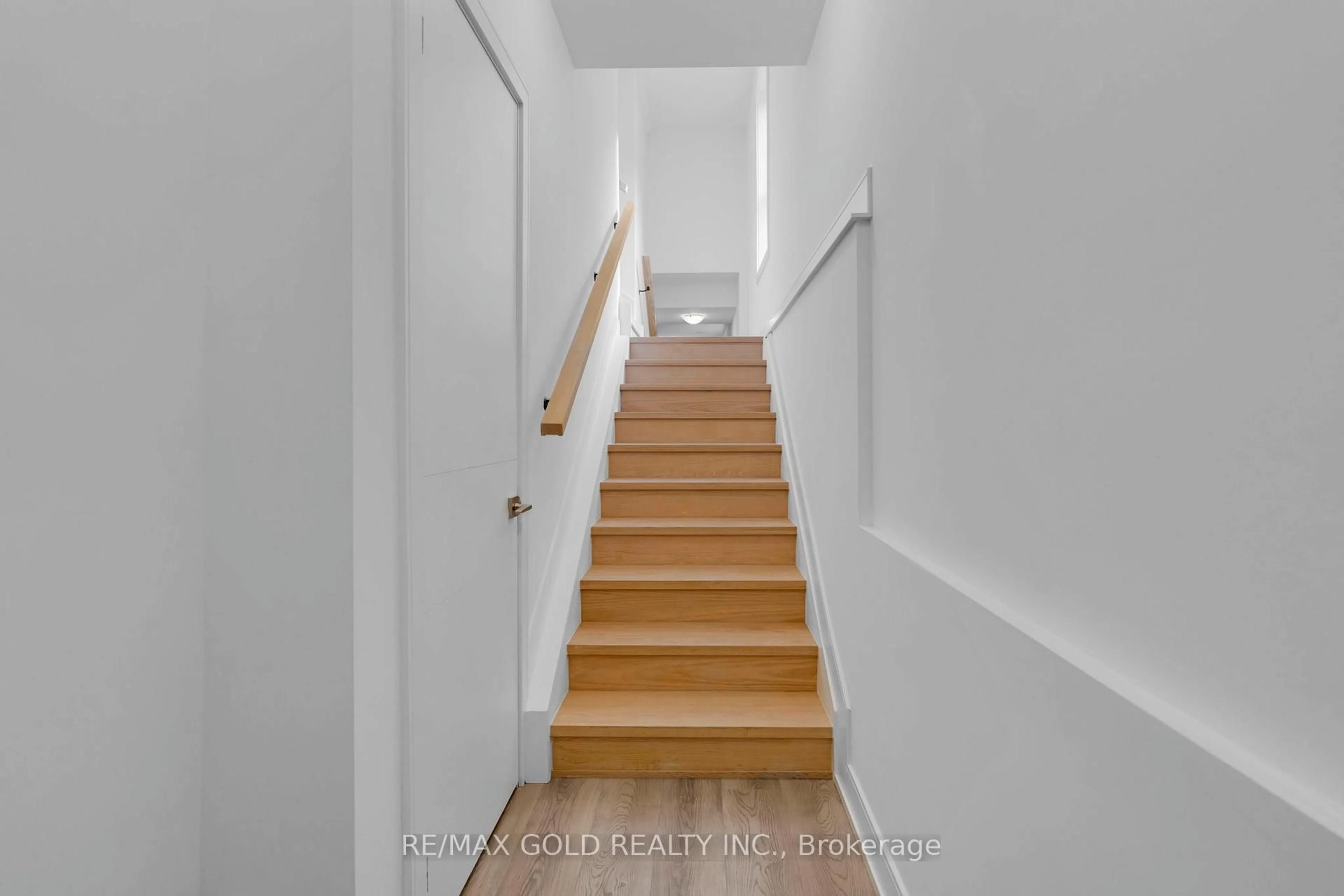 Stairs for 26 Desiree Pl #2303, Caledon Ontario L7E 4L2