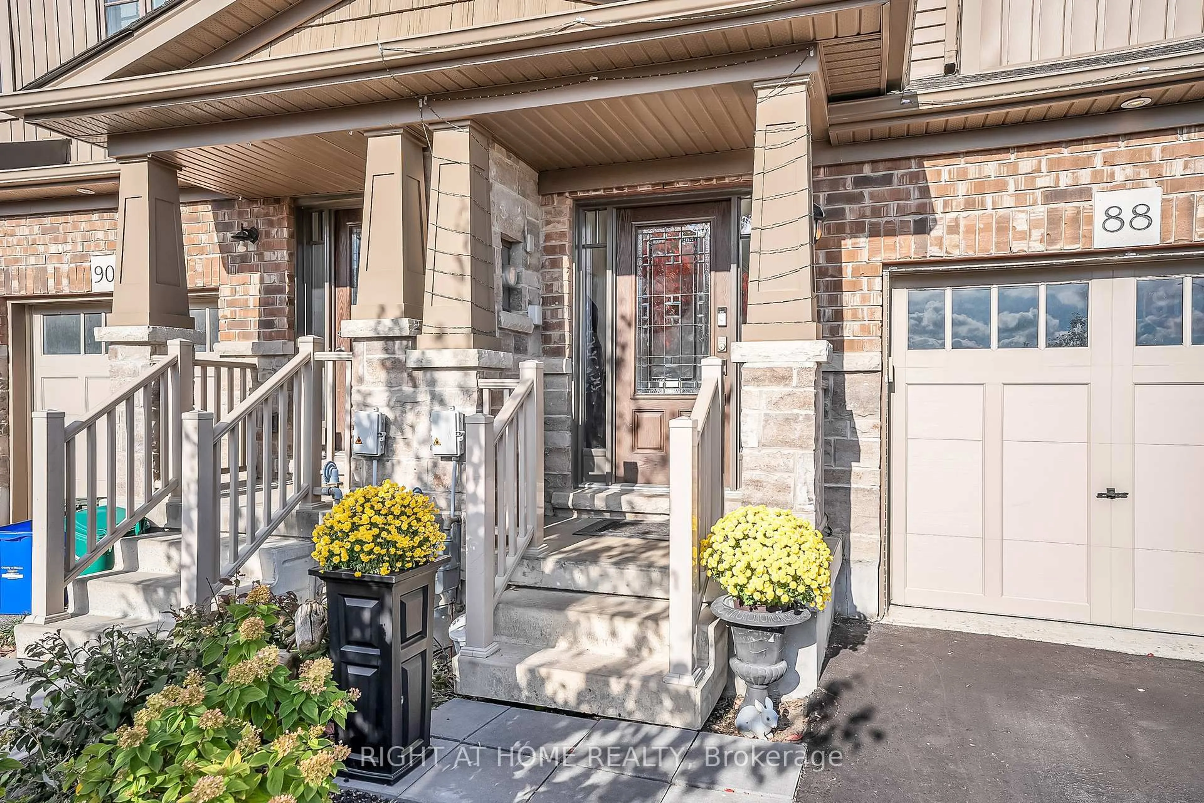 Indoor entryway for 88 Winterton Crt, Orangeville Ontario L9W 6Z7