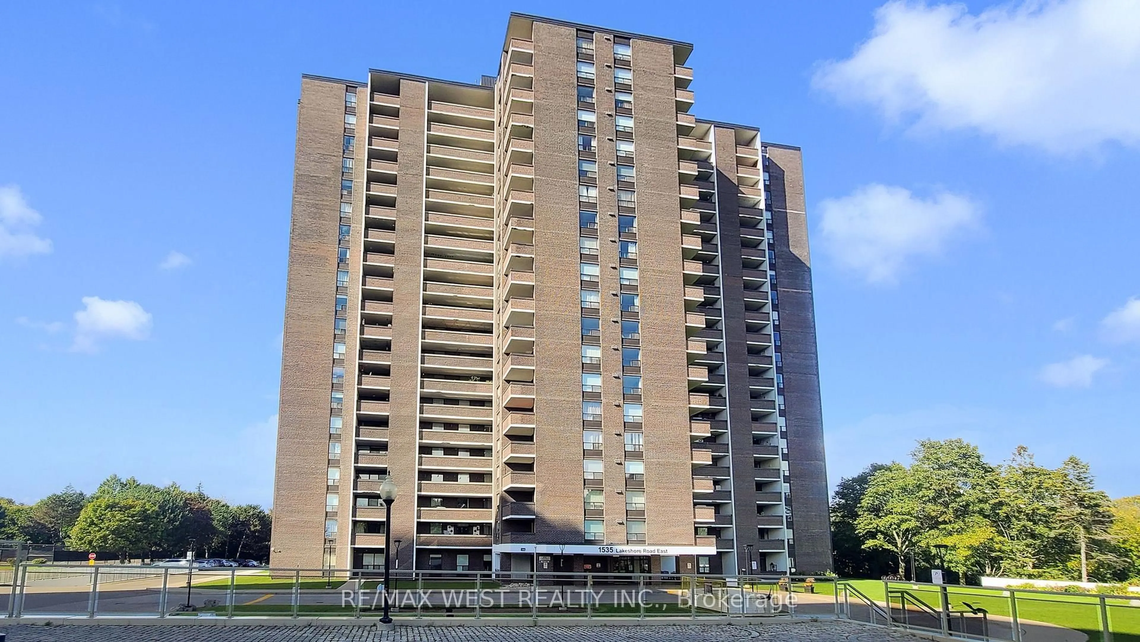 Unknown for 1535 Lakeshore Rd #404, Mississauga Ontario L5E 3E2