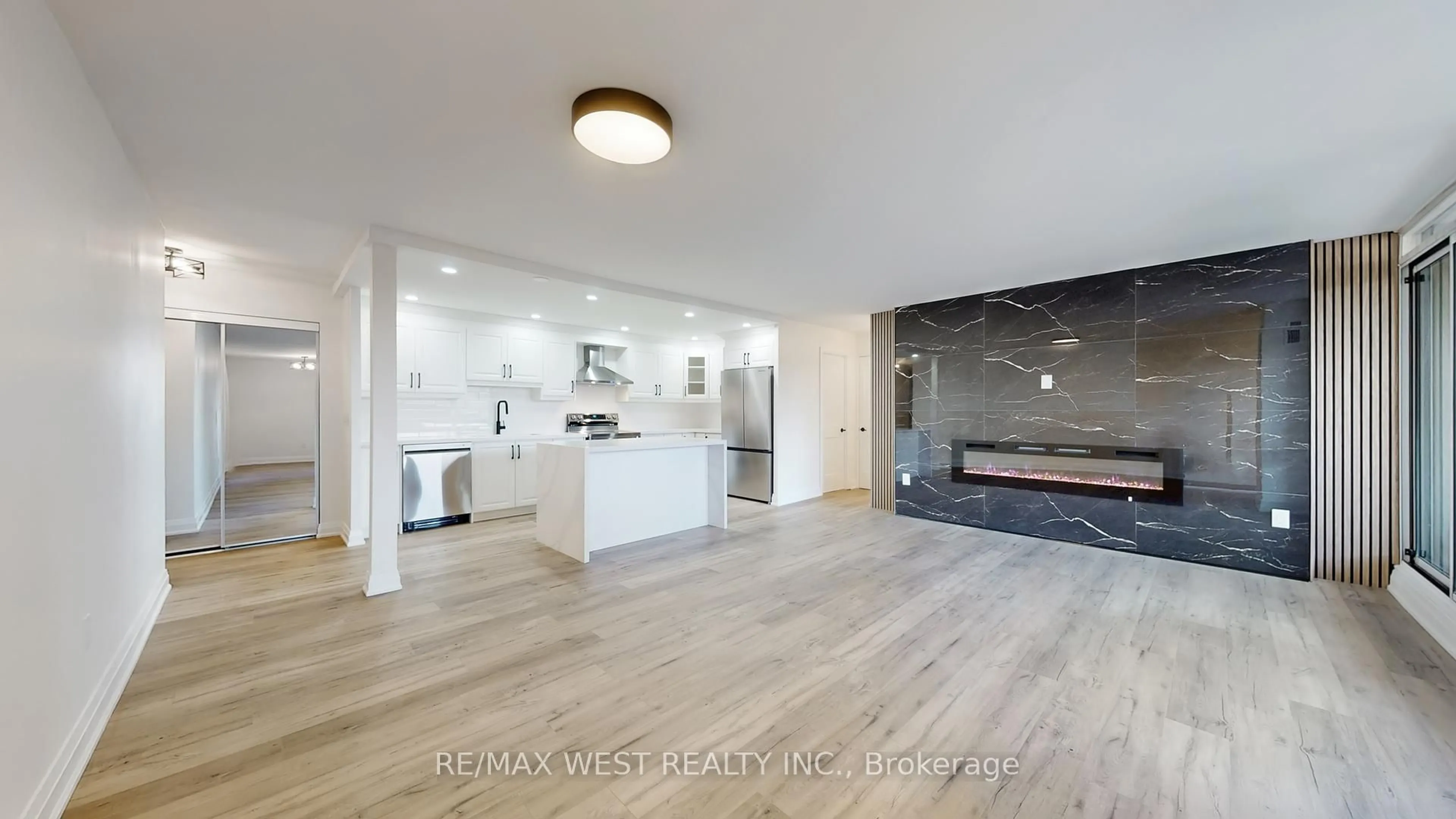 Open concept kitchen, unknown for 1535 Lakeshore Rd #404, Mississauga Ontario L5E 3E2