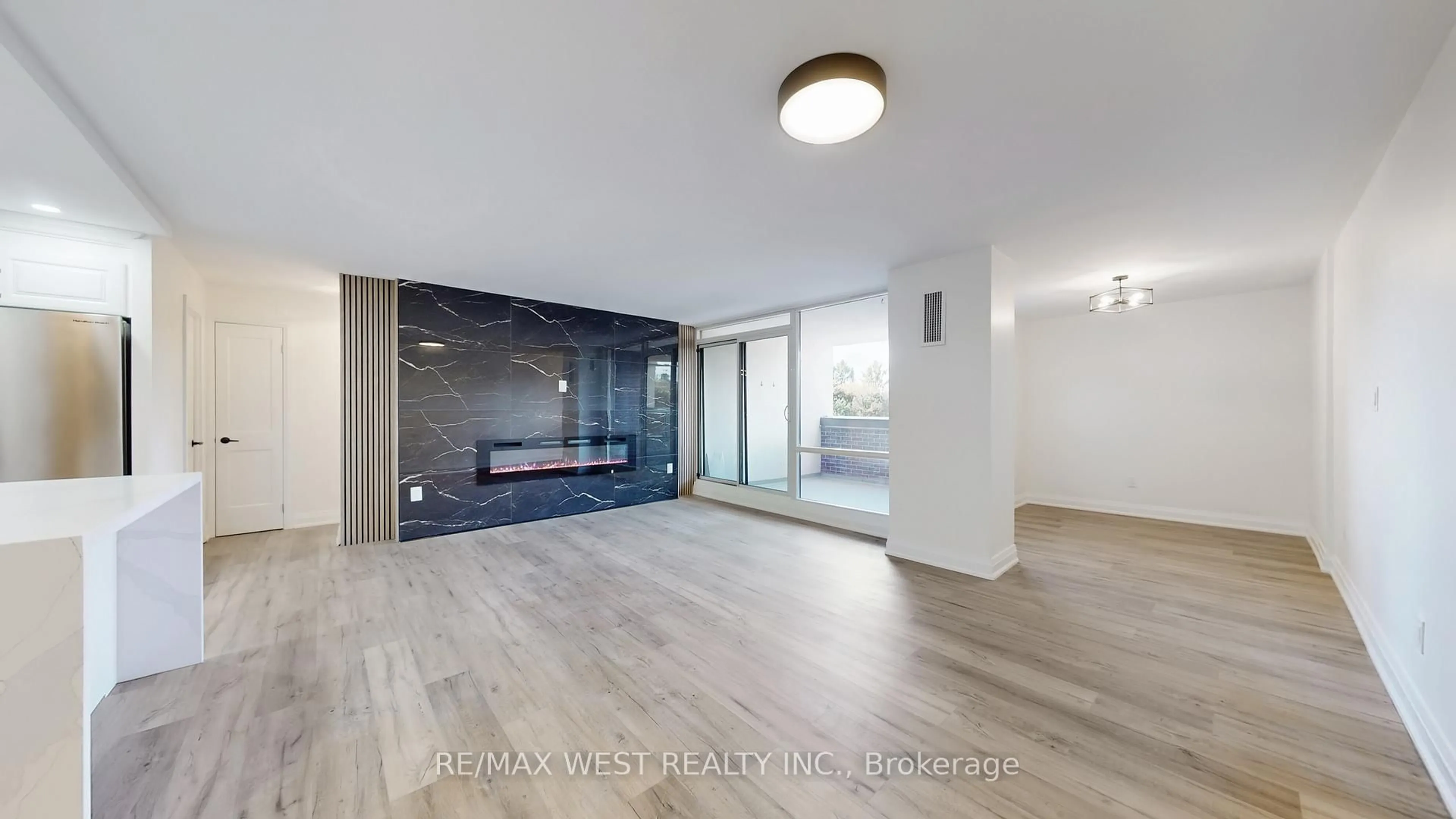 Unknown for 1535 Lakeshore Rd #404, Mississauga Ontario L5E 3E2
