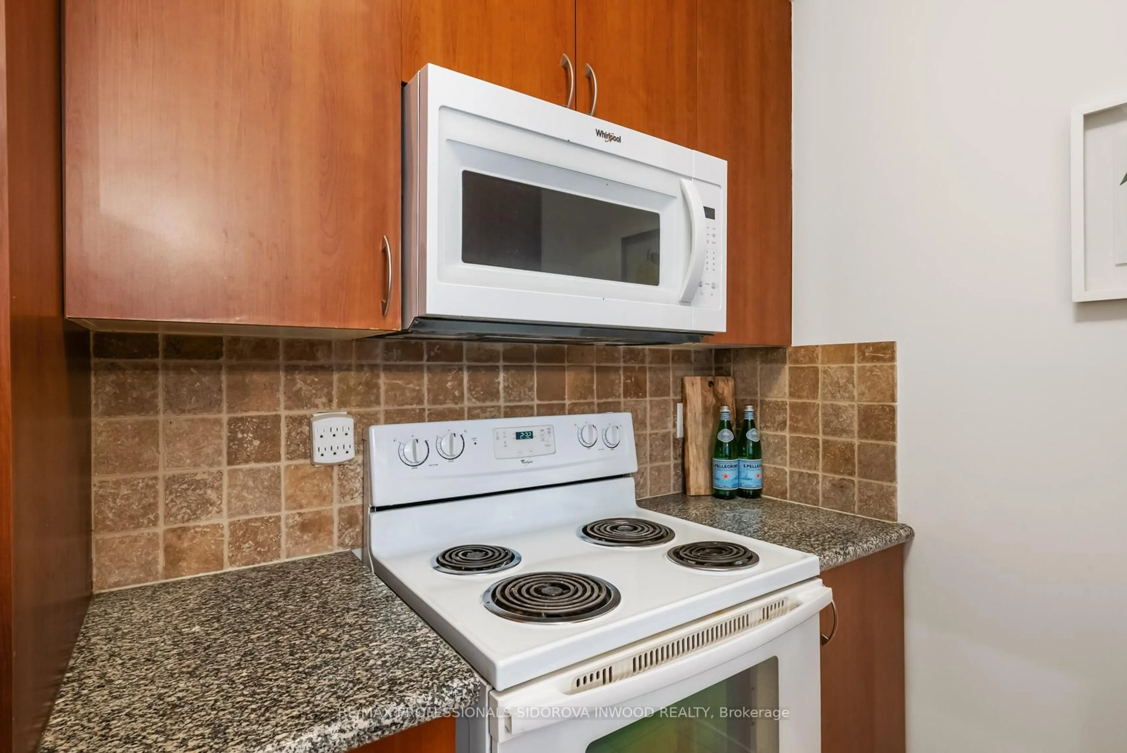 Standard kitchen, unknown for 61 Heintzman St #107, Toronto Ontario M6P 5A2