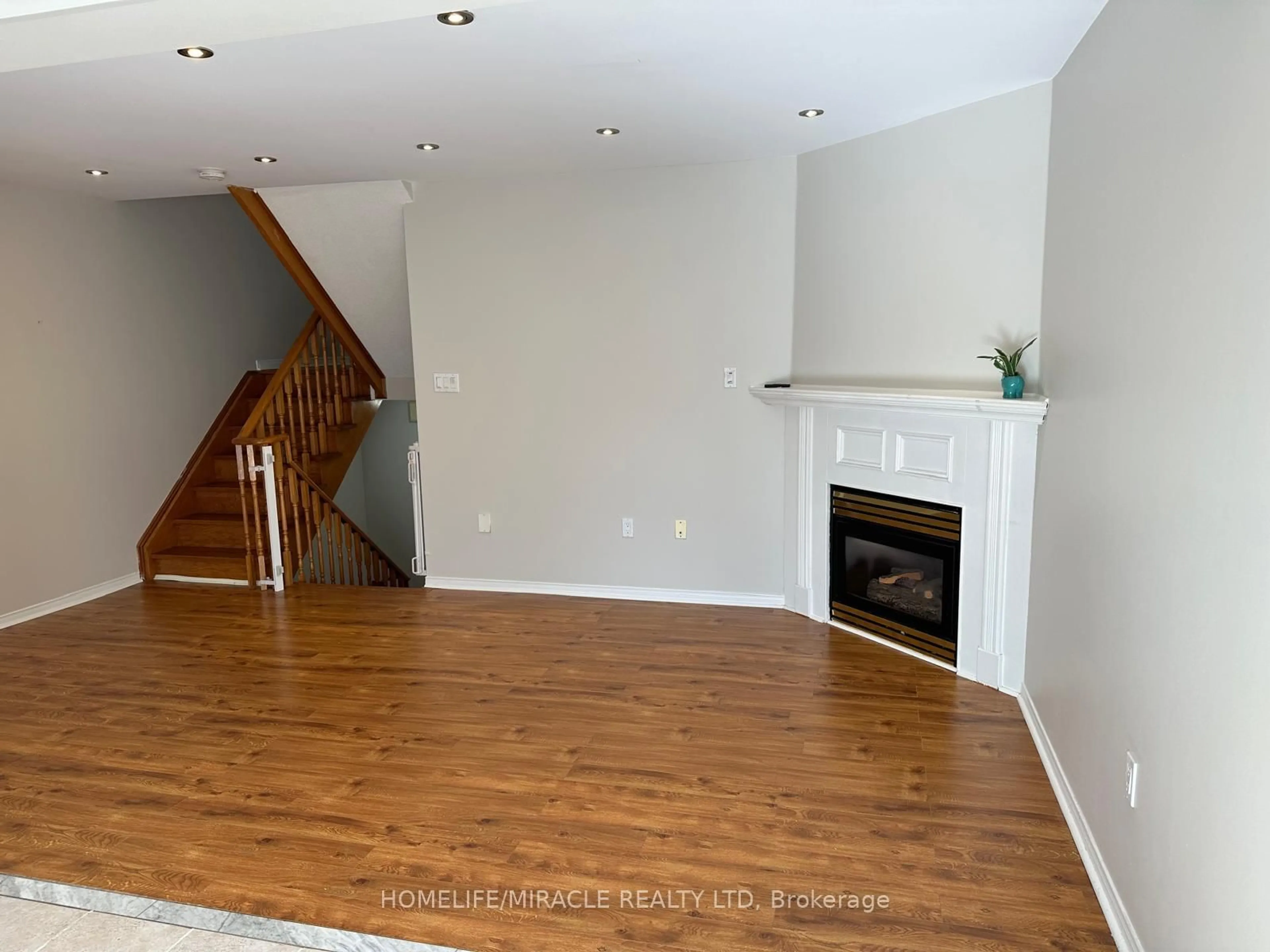 A pic of a room for 1588 South Parade Crt #67, Mississauga Ontario L5M 6E7