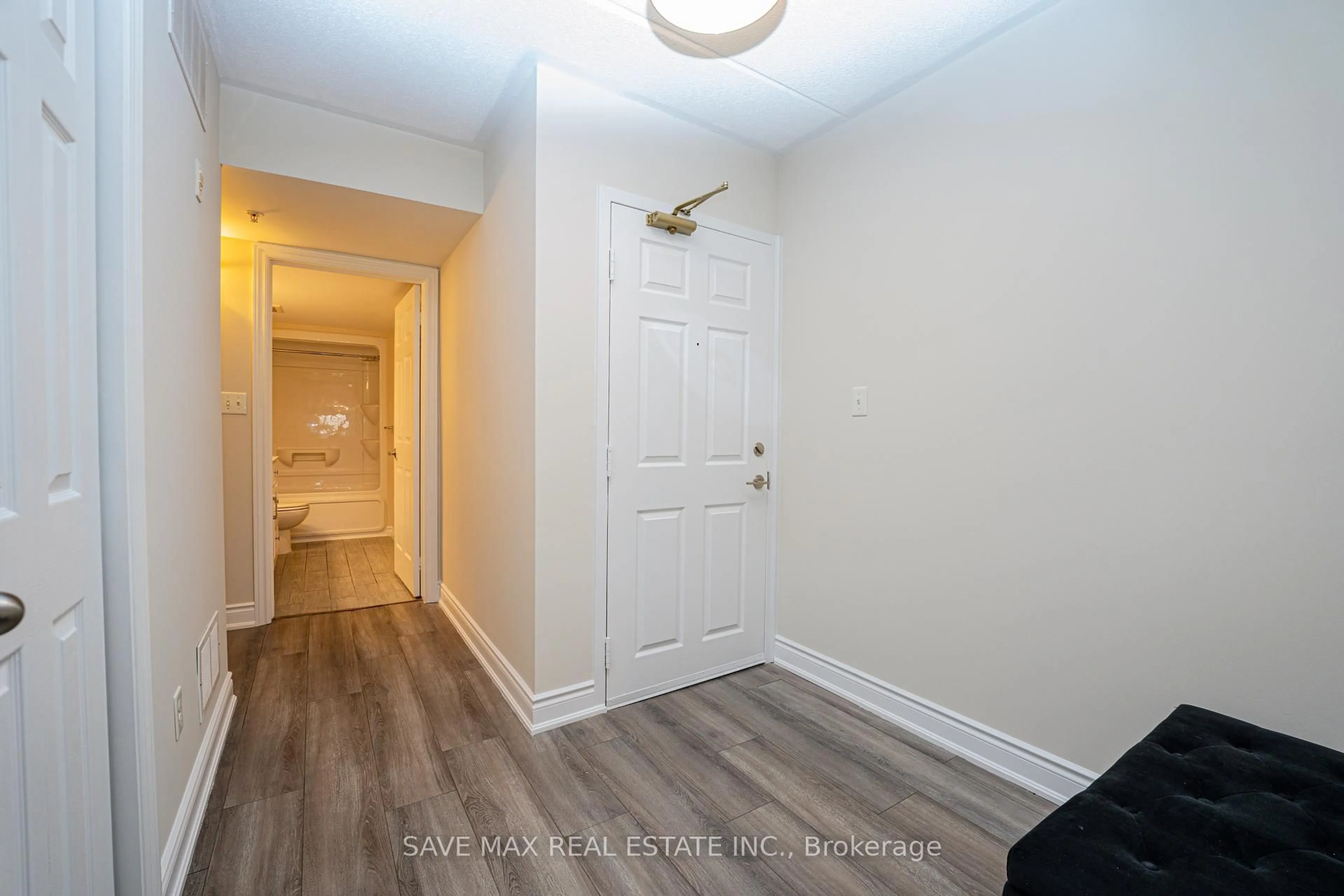 Indoor entryway for 1491 Maple Ave #111, Milton Ontario L9T 0B8