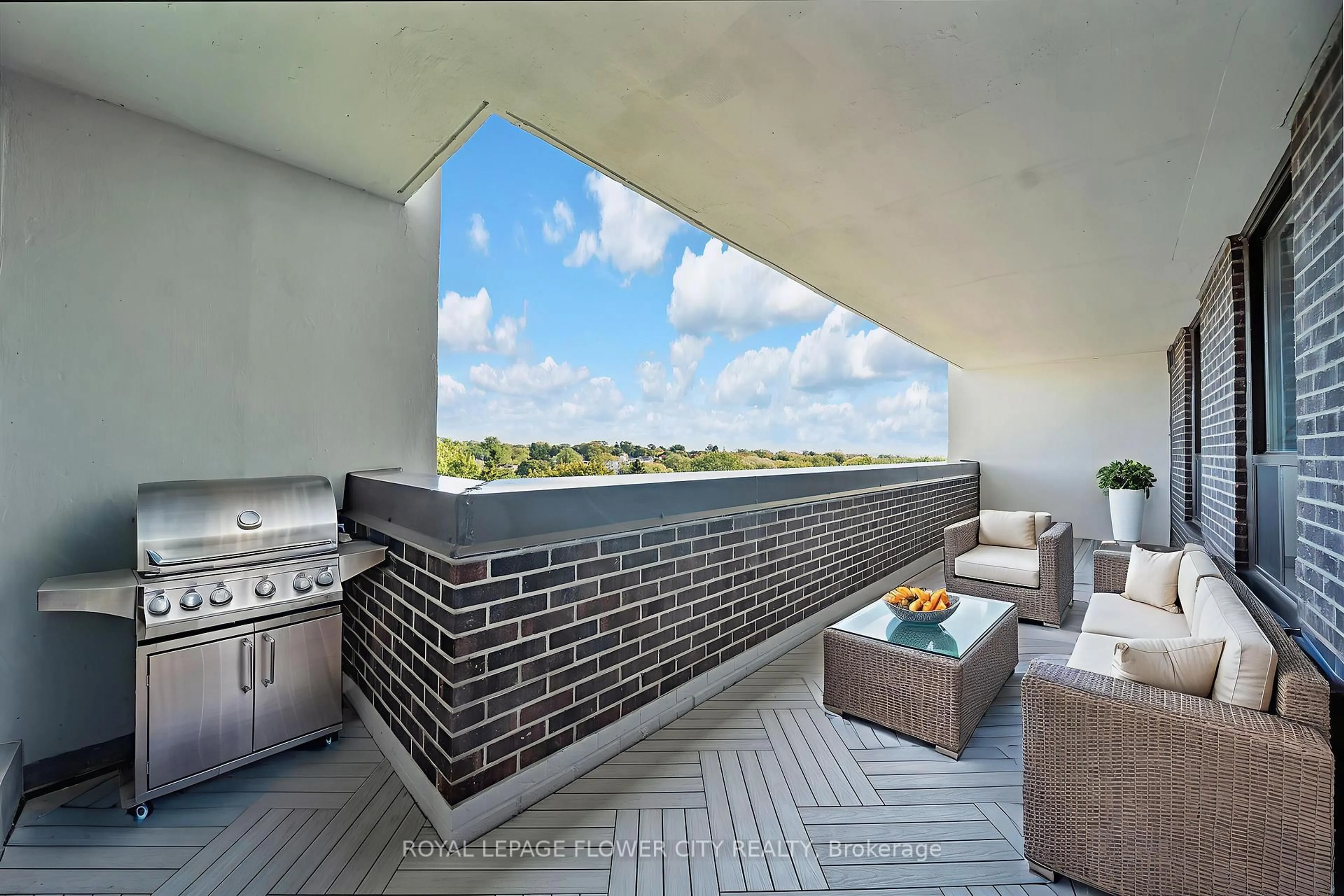 Patio, water/lake/river/ocean view for 1515 Lakeshore Rd #602, Mississauga Ontario L5E 3E3
