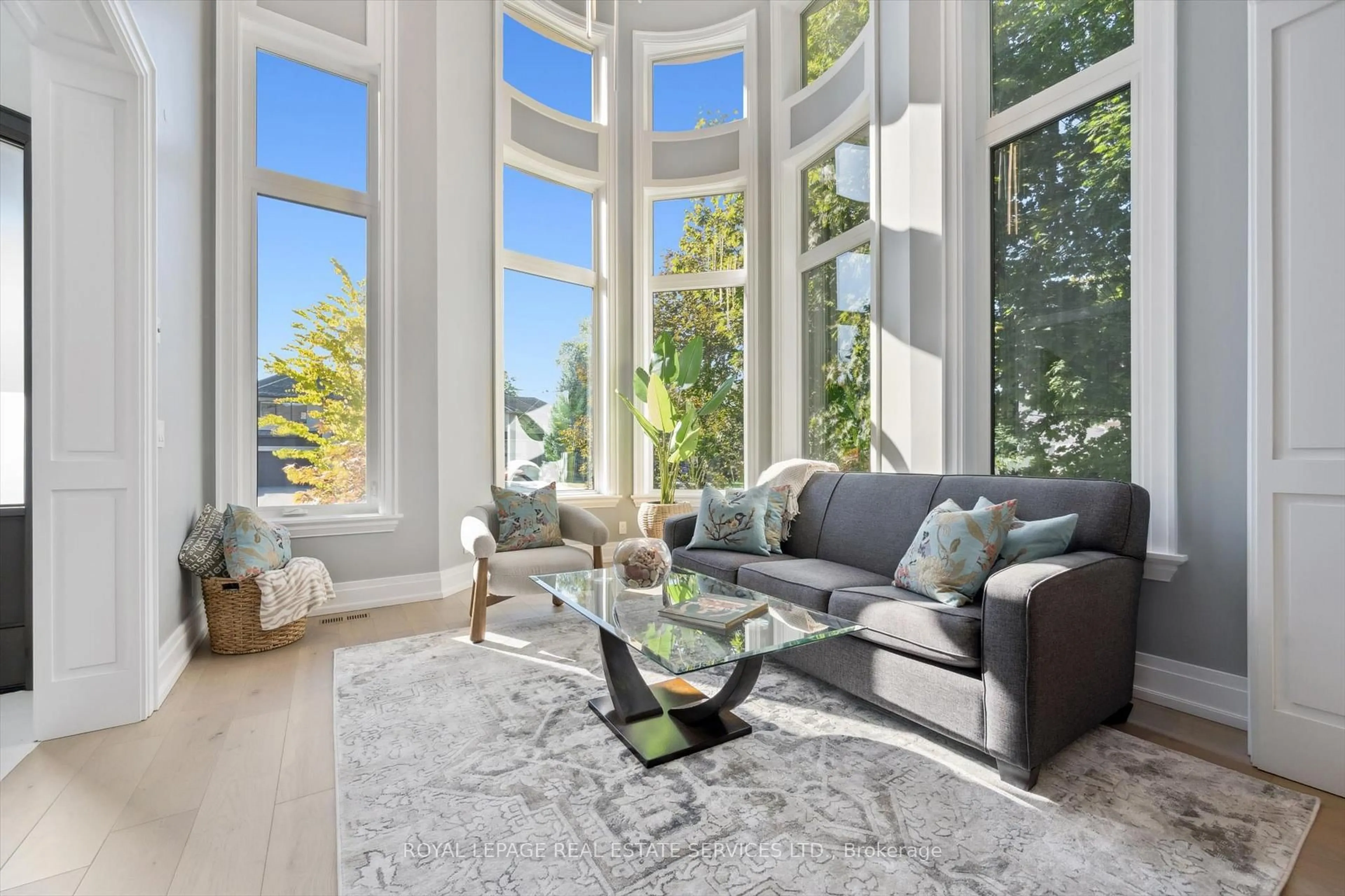 Living room with furniture, unknown for 14 Westglen Cres, Toronto Ontario M9B 4R1