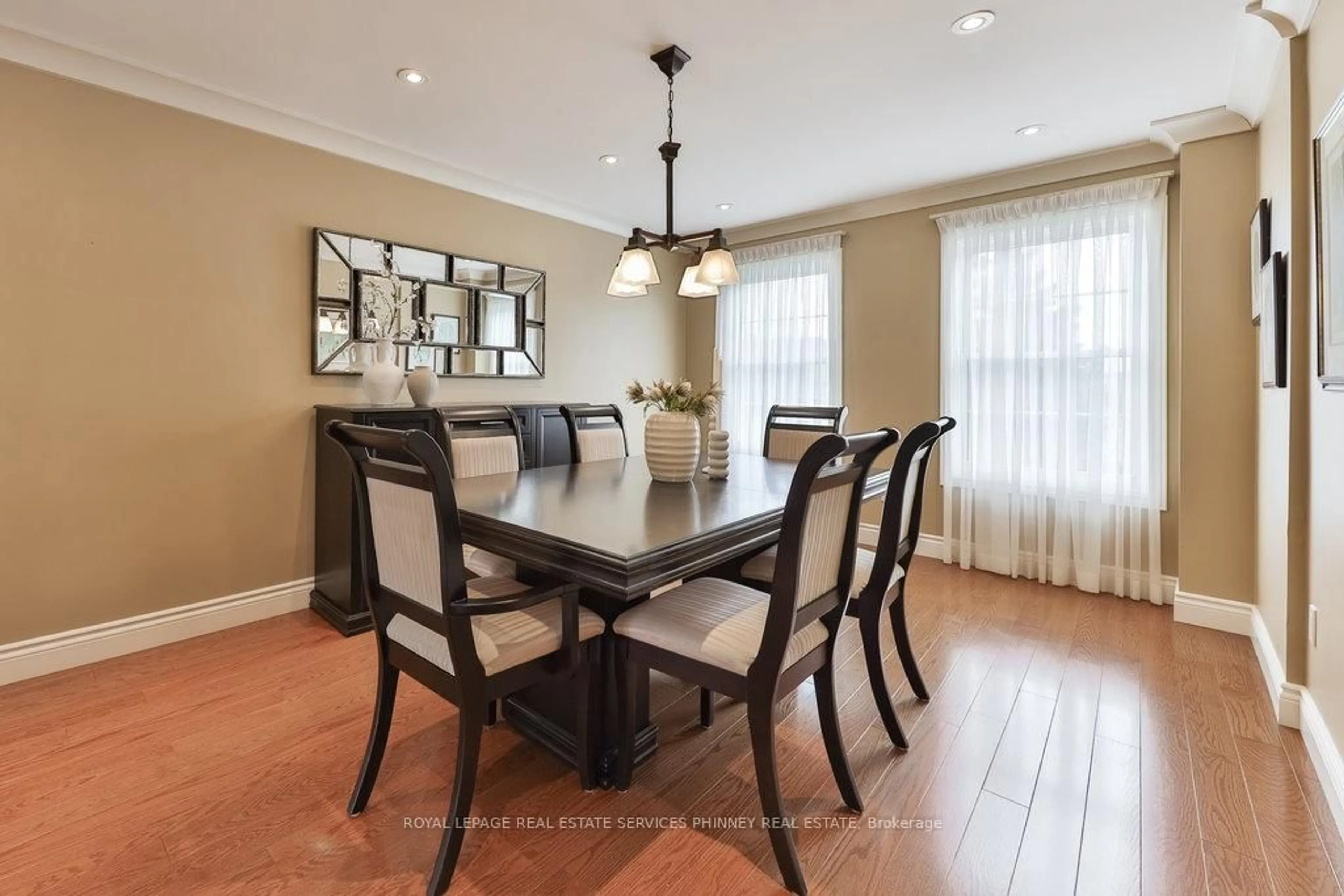 Dining room, wood/laminate floor for 2289 Beejay Crt, Mississauga Ontario L5M 2N9