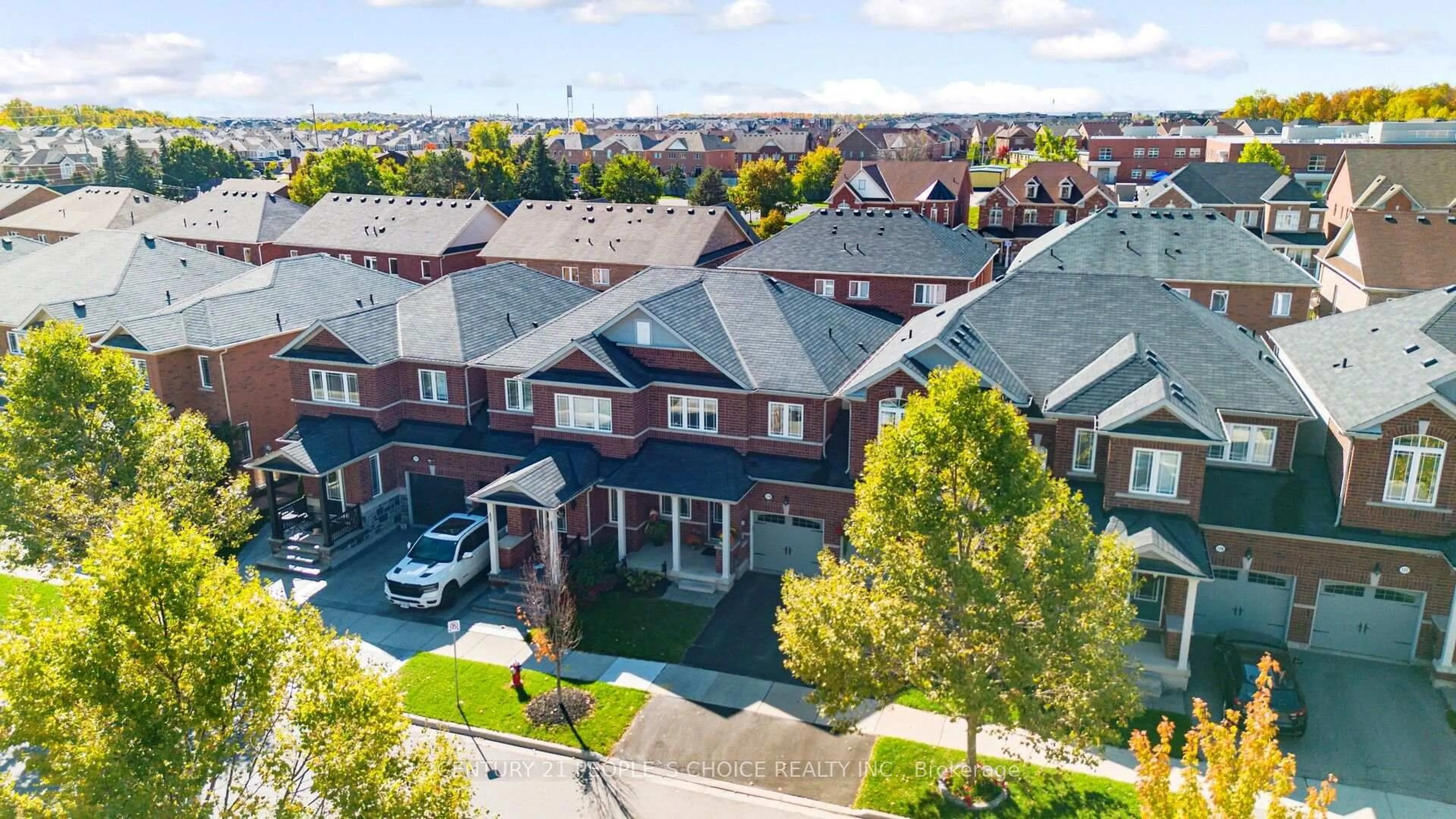 A pic from outside/outdoor area/front of a property/back of a property/a pic from drone, city buildings view from balcony for 116 Kempenfelt Tr, Brampton Ontario L7A 0Z9