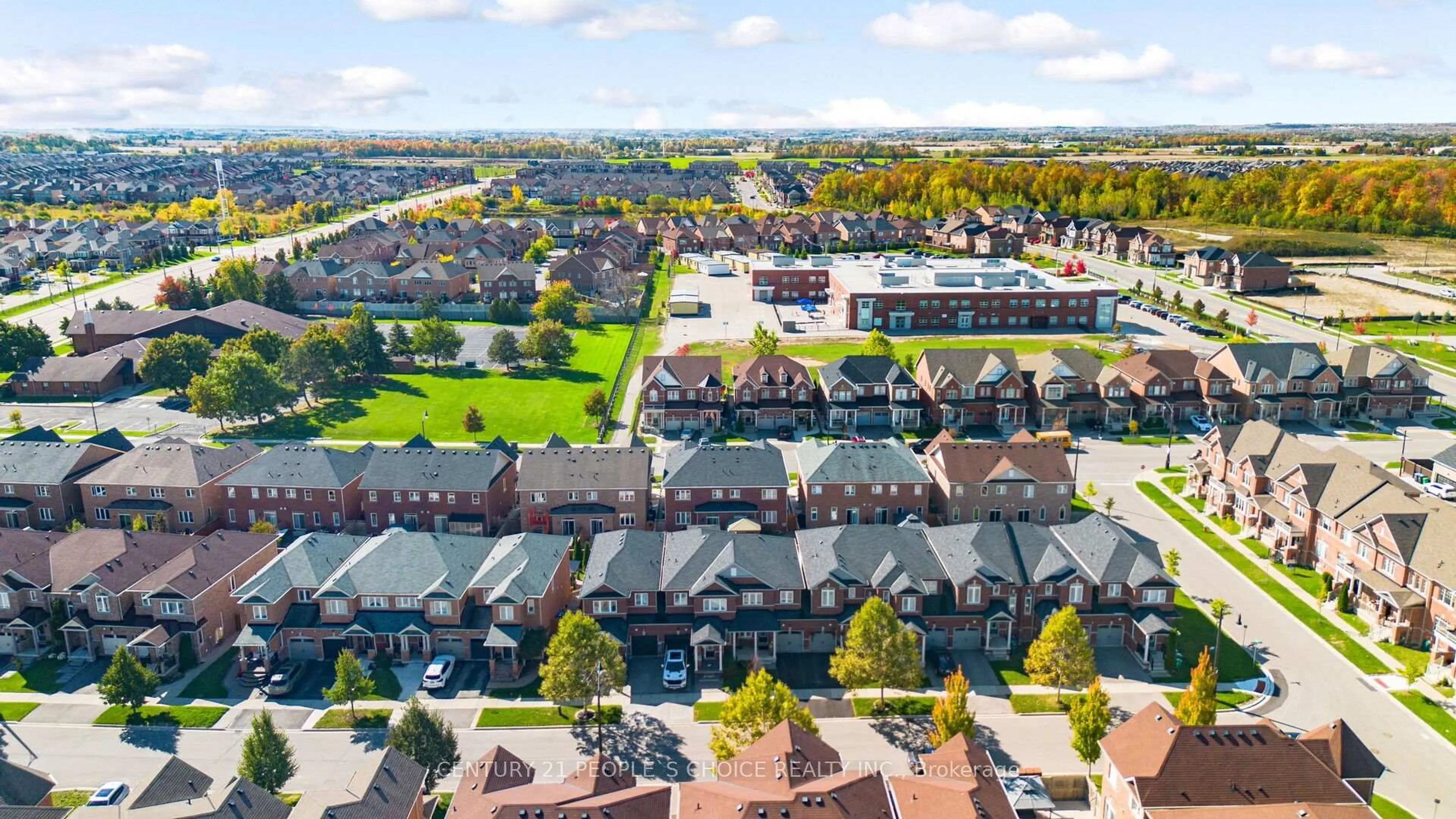 A pic from outside/outdoor area/front of a property/back of a property/a pic from drone, city buildings view from balcony for 116 Kempenfelt Tr, Brampton Ontario L7A 0Z9