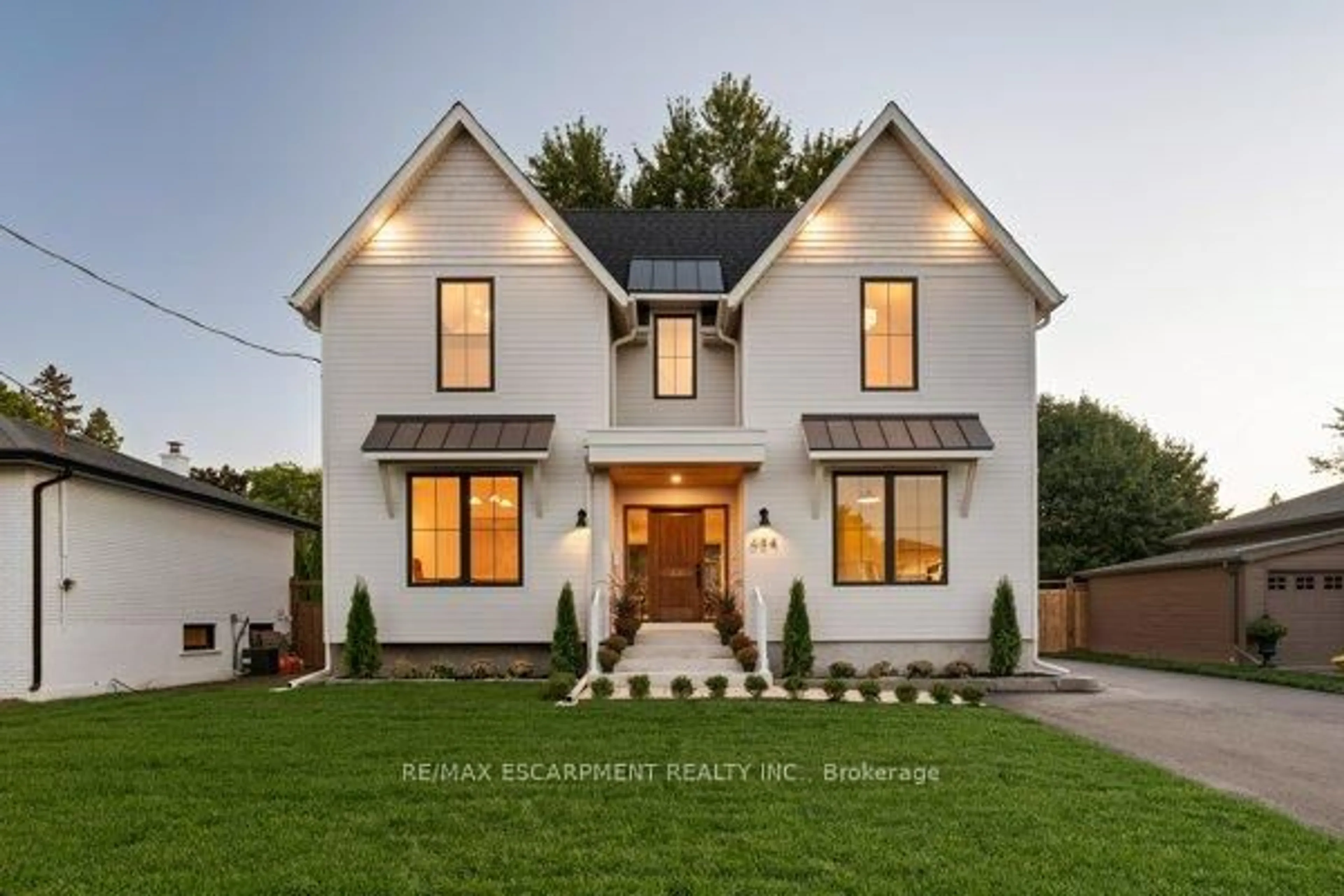 Home with brick exterior material, street for 684 Peele Blvd, Burlington Ontario L7R 3B9
